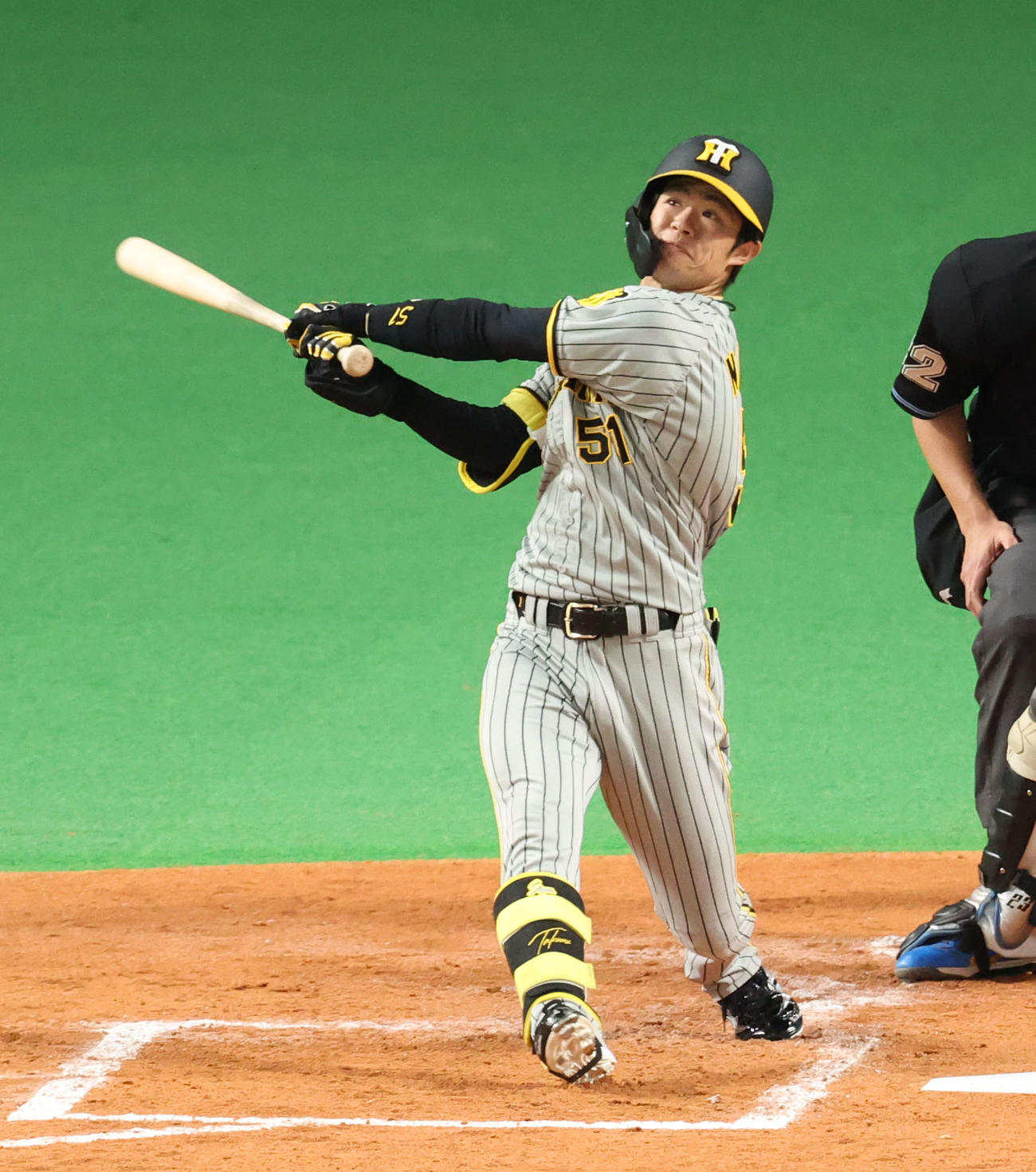 日本ハム対阪神　4回表阪神無死一塁、中野は適時二塁打を放つ（撮影・佐藤翔太）