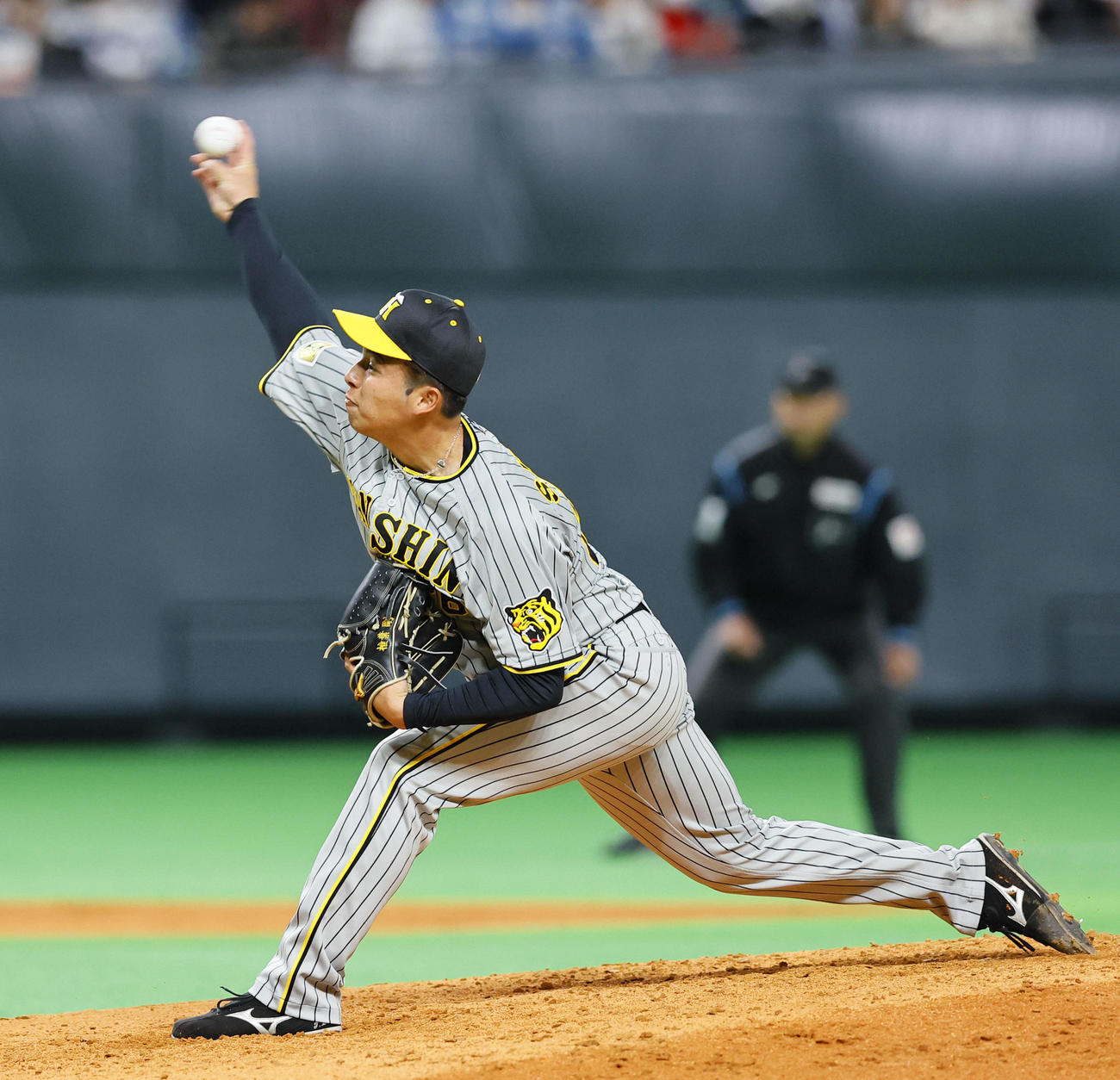 日本ハム対阪神　5回、2番手で登板した椎葉（撮影・藤尾明華）
