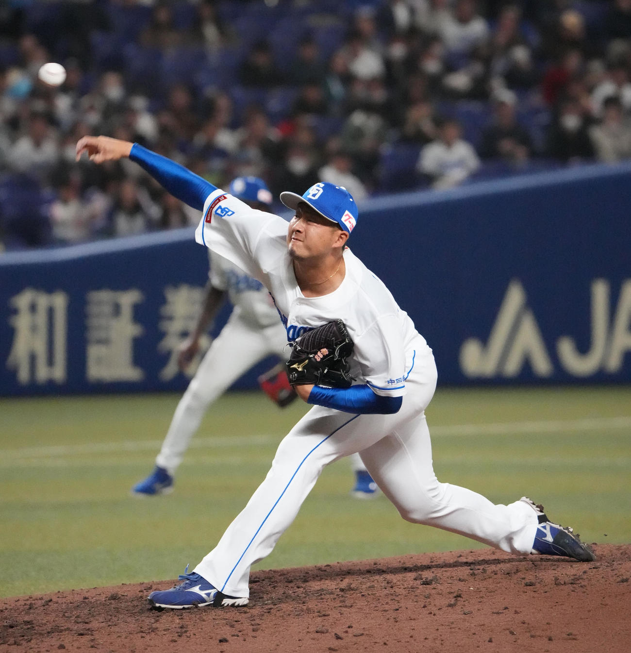 中日対ヤクルト　8回表、中日3番手で登板する梅野（撮影・森本幸一）