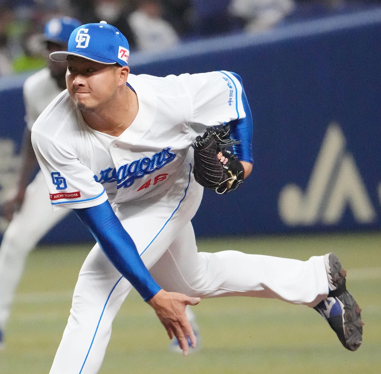 中日対ヤクルト　8回表、中日3番手で登板する梅野（撮影・森本幸一）