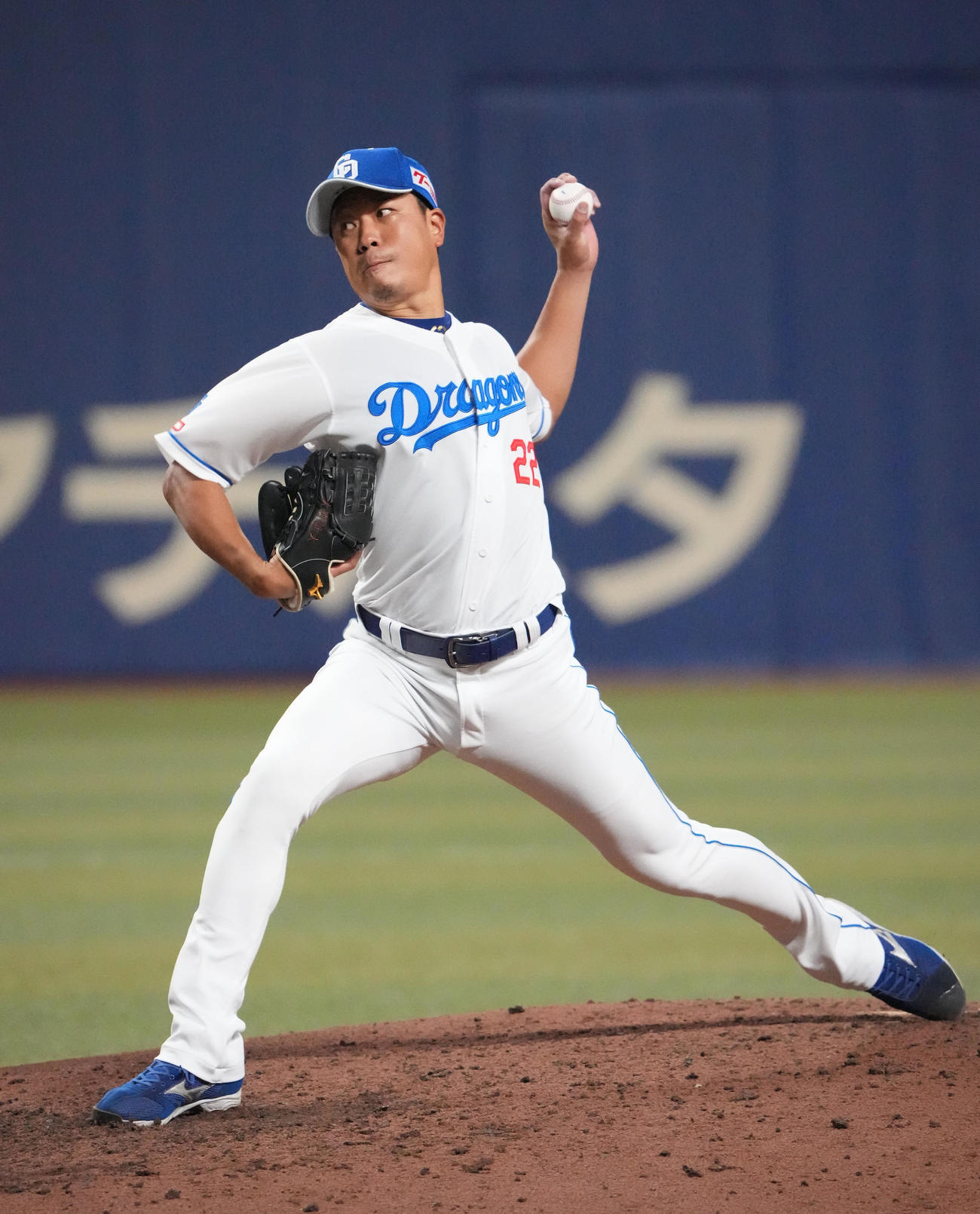 中日対ヤクルト　力投する中日2番手の大野（撮影・森本幸一）