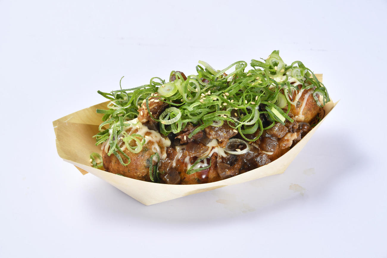 甲子園で「100周年記念グルメ」として発売される「これぞ京阪神！牛すじぼっかけねぎマヨ」（阪神甲子園球場提供）