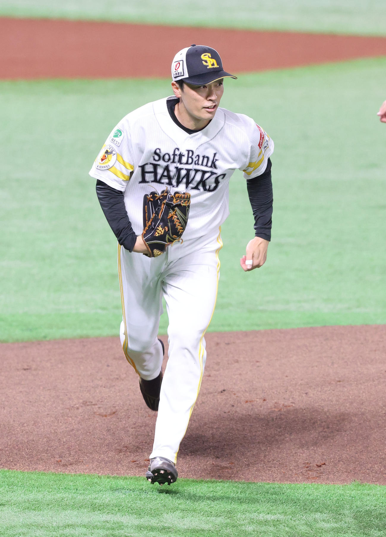 守備ノックで軽快な動きを見せる和田（撮影・梅根麻紀）