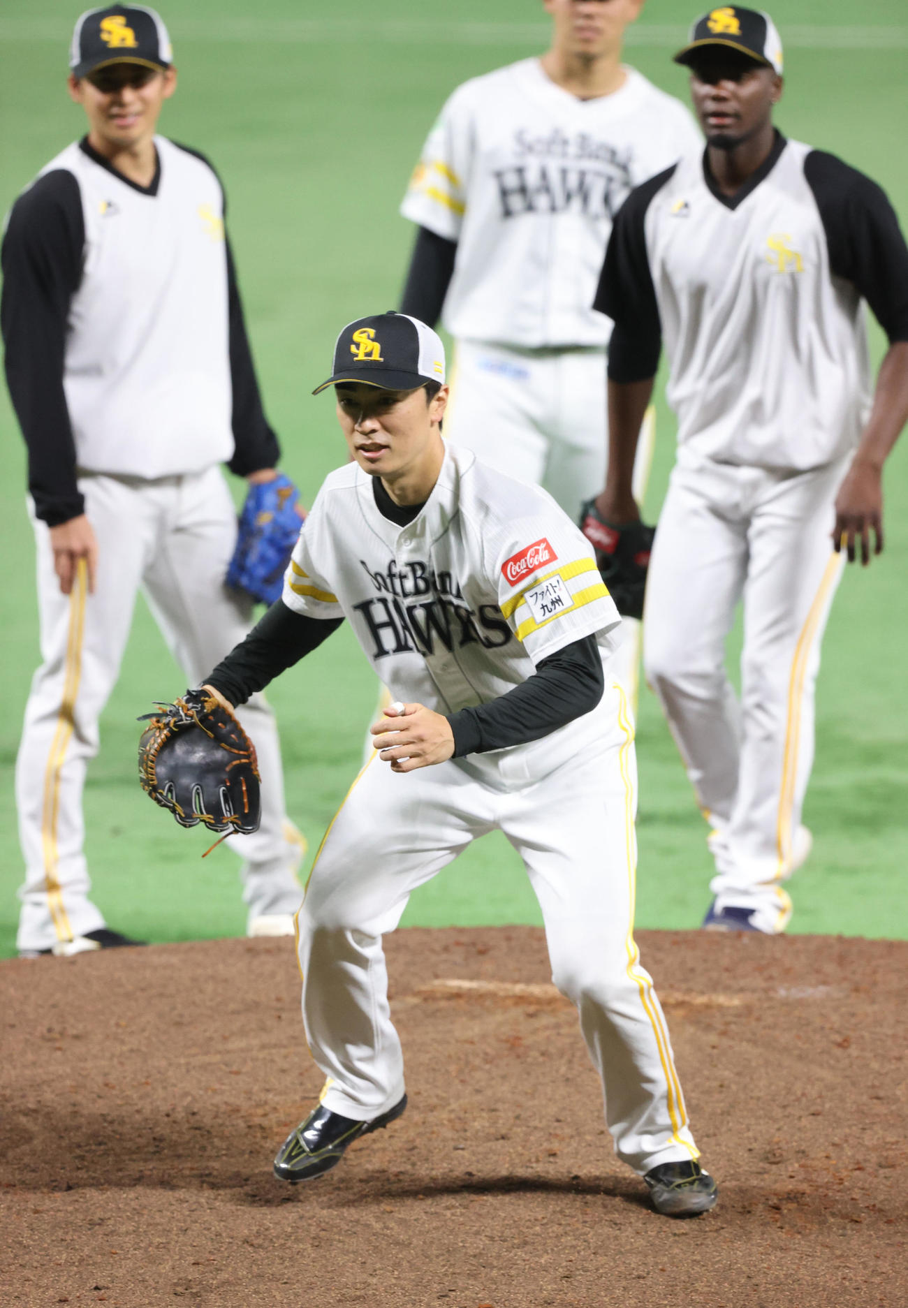 守備ノックで軽快な動きを見せる和田（撮影・梅根麻紀）