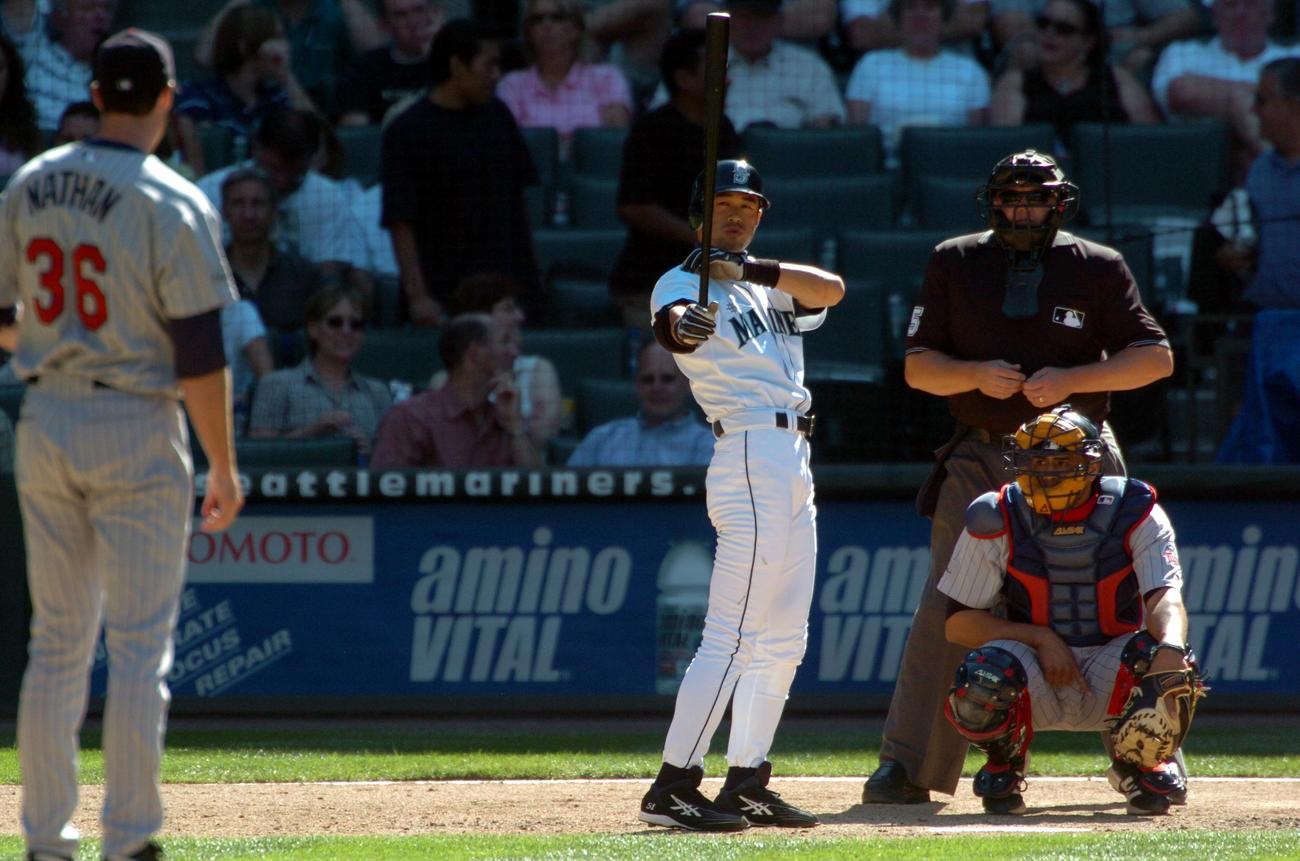 2004年8月、打席で構えに入るイチロー氏