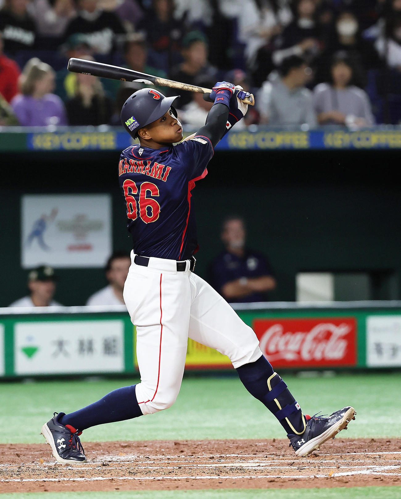 昨年11月、オーストラリア戦で適時三塁打を放つ万波