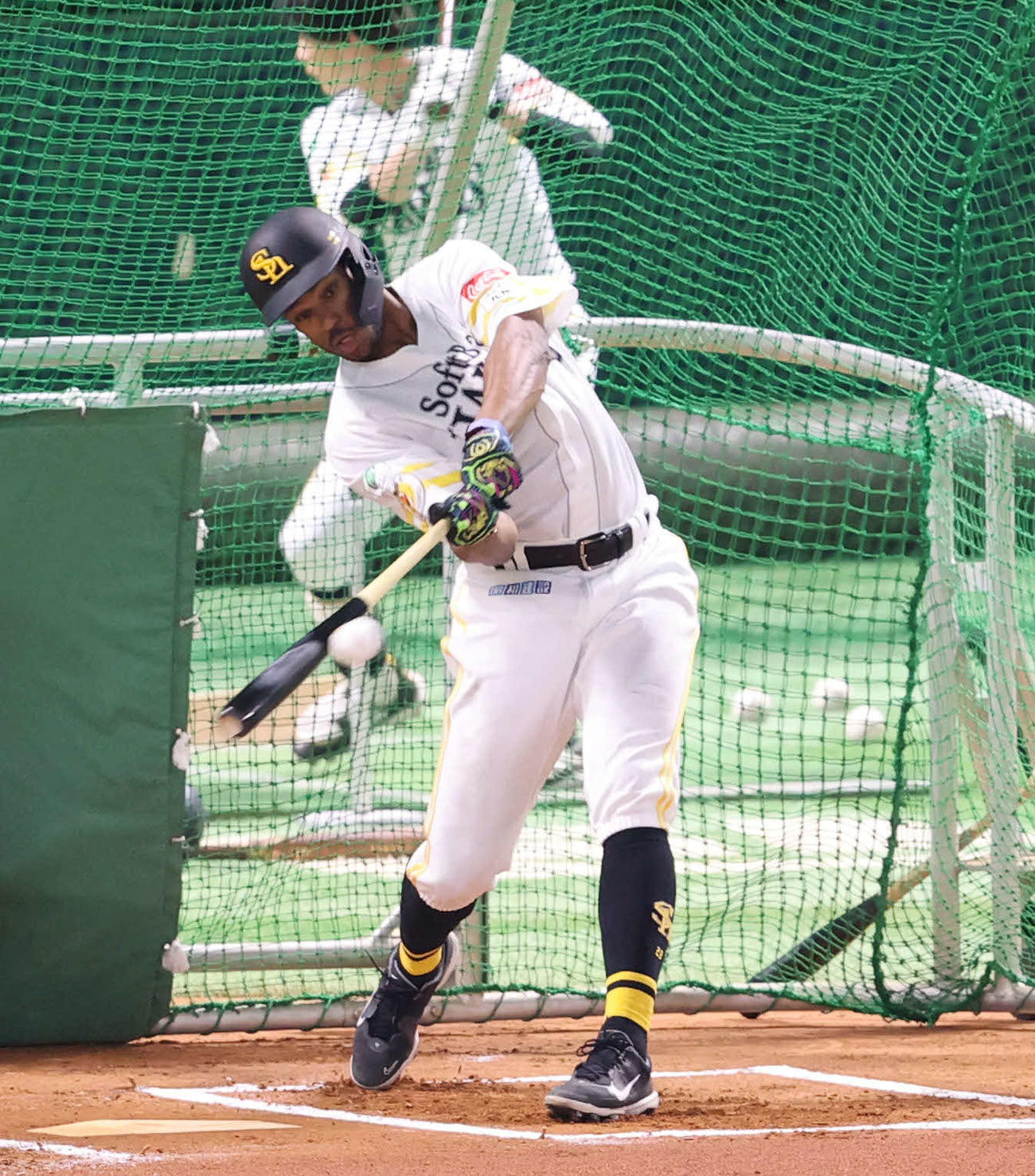 打撃練習をするソフトバンク・ウォーカー（撮影・梅根麻紀）