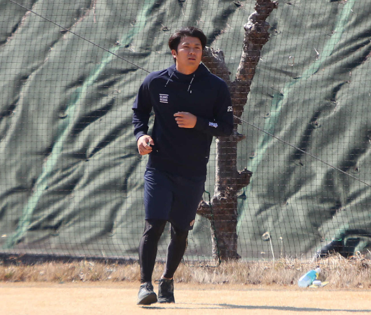 ランニングする西武ドラフト7位の糸川（撮影・山崎純一）