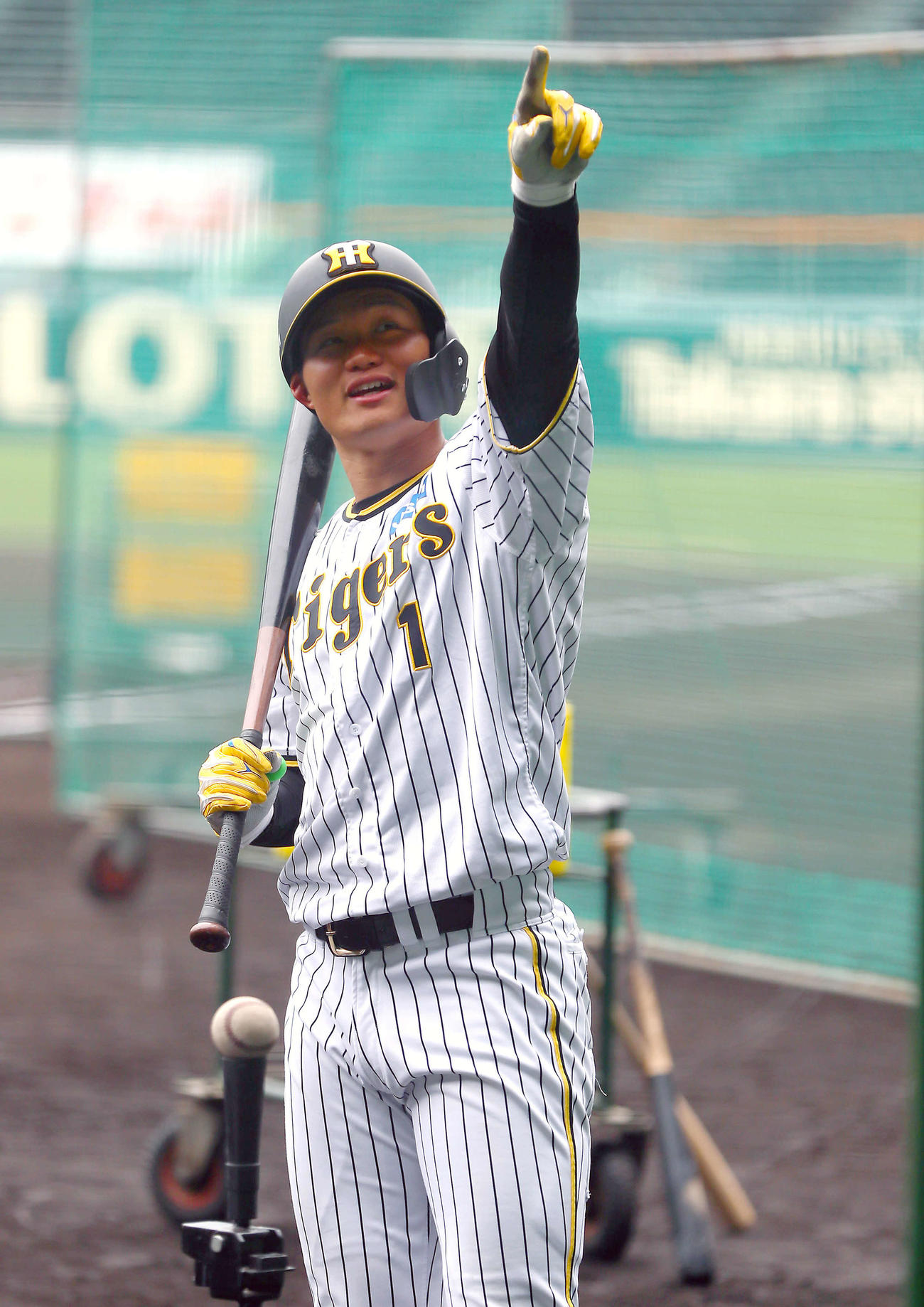 練習に励む阪神森下