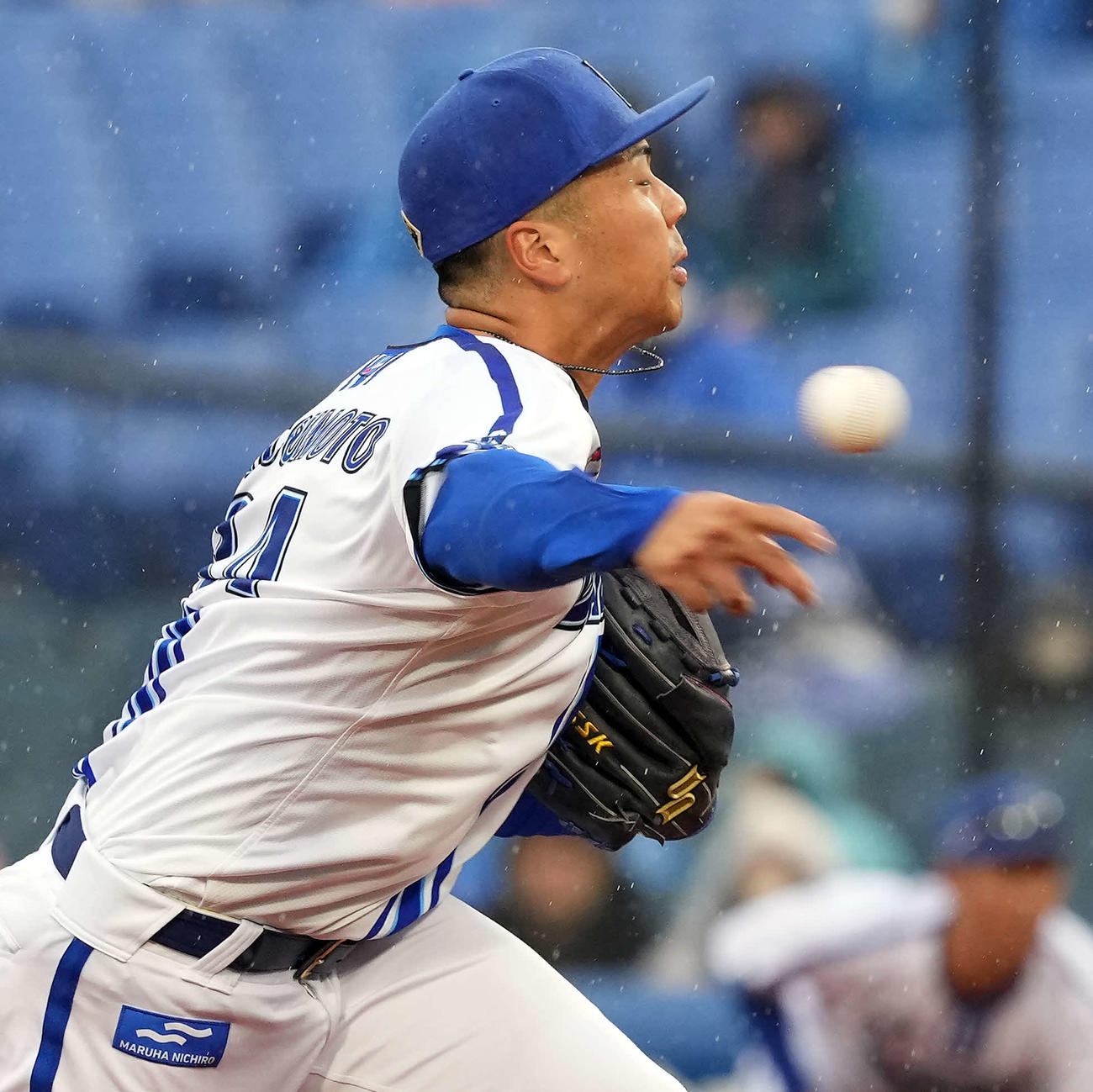 DeNA対ロッテ　8回からマウンドに上がったDeNA松本凌（撮影・たえ見朱実）