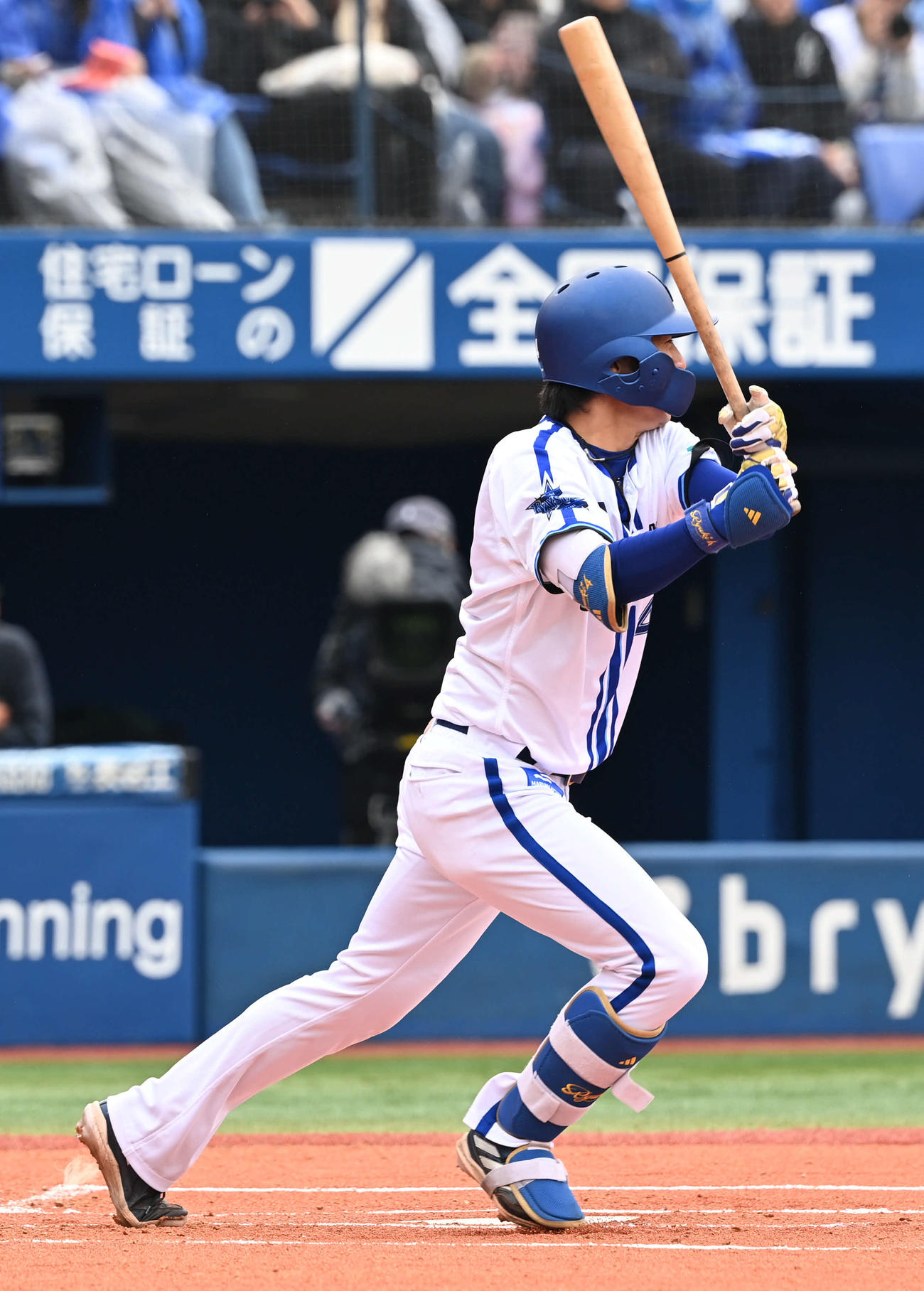 DeNA対ロッテ　1回裏DeNA無死、度会は二塁内野安打を放つ（撮影・山崎安昭）