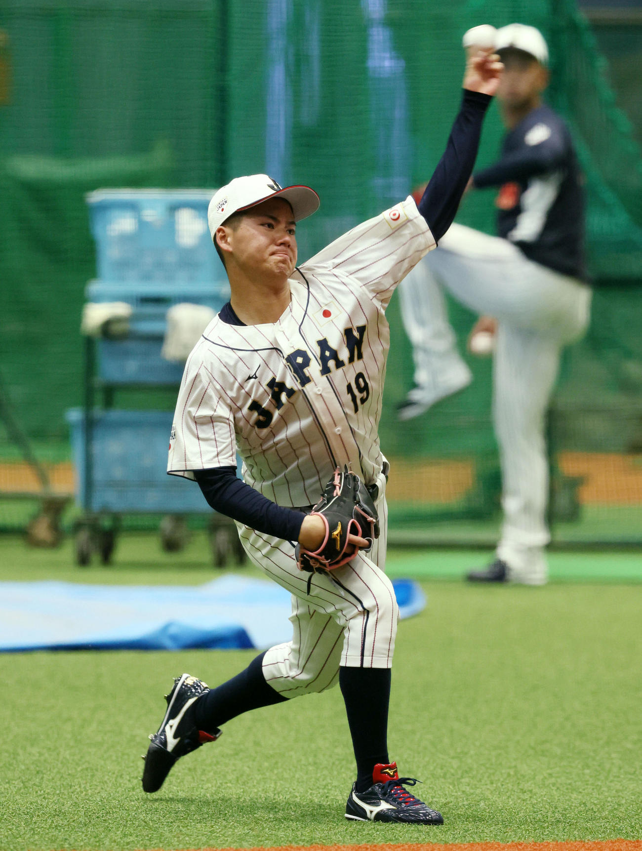 キャッチボールする金丸（撮影・加藤哉）
