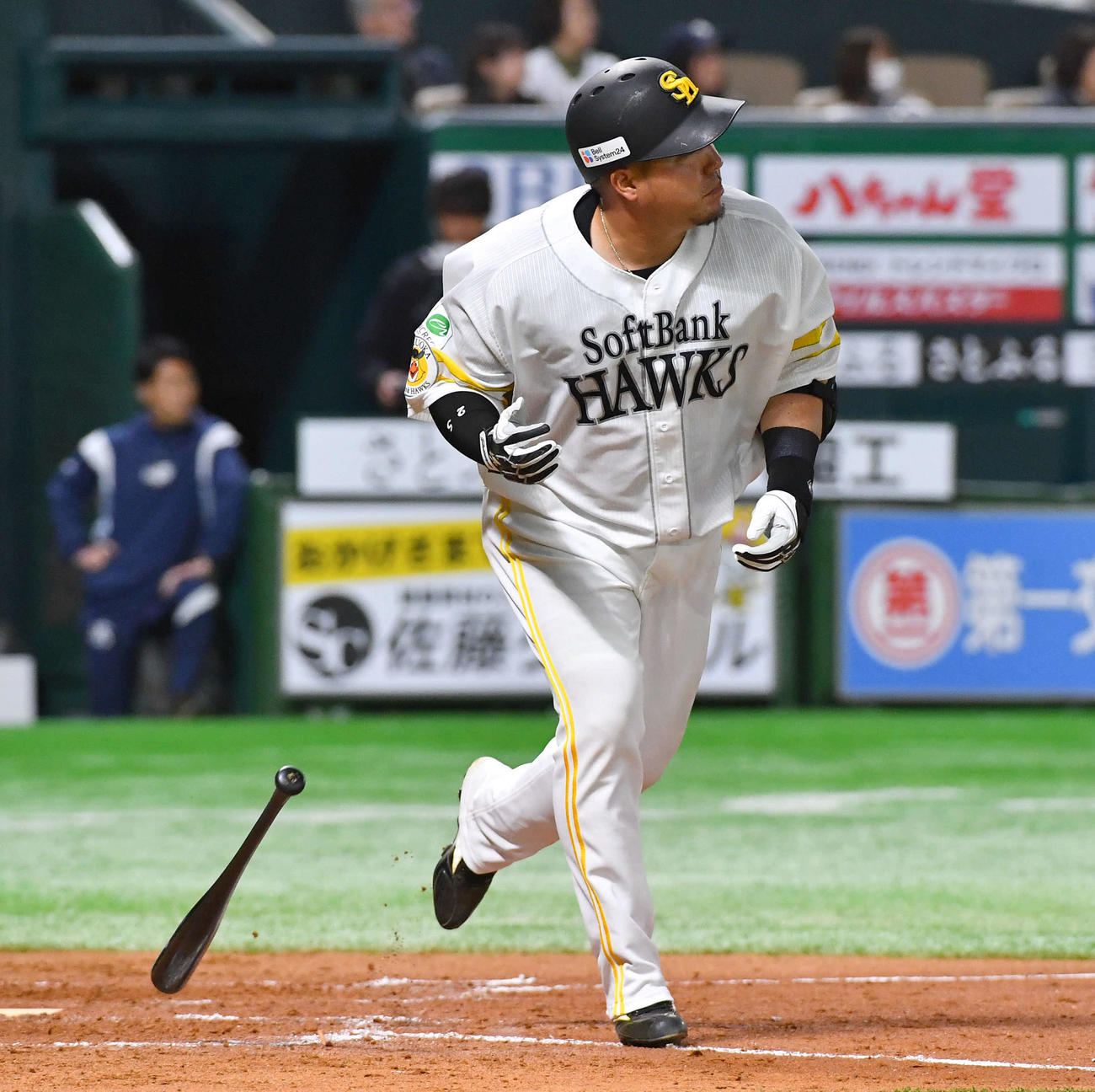 ソフトバンク対ヤクルト　4回裏ソフトバンク1死、山川は中越え本塁打を放つ（撮影・岩下翔太）
