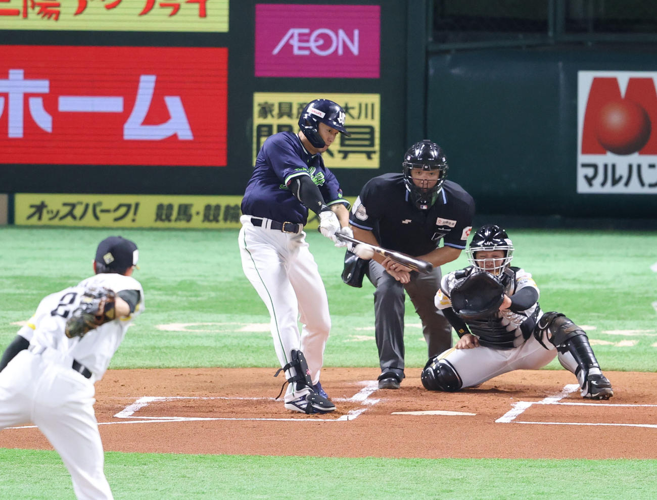 ソフトバンク対ヤクルト　1回表ヤクルト無死、西川は右翼線に三塁打を放つ（撮影・梅根麻紀）
