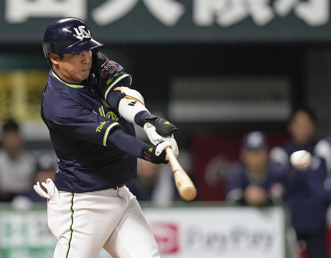3回、ヤクルト山田が中前に適時打を放つ（共同）