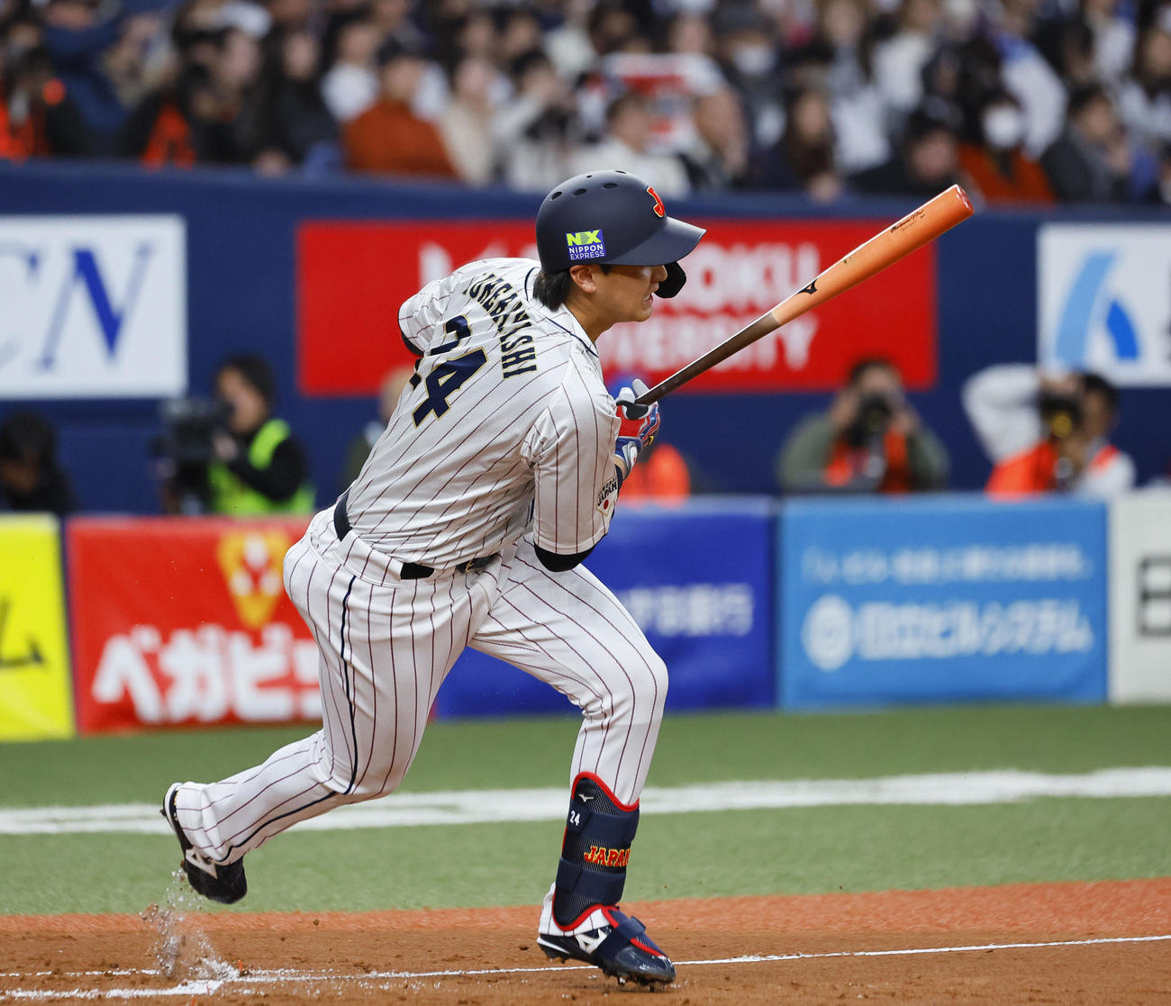 日本対欧州　1回裏日本2死一、三塁、紅林は右前に適時打を放つ（撮影・藤尾明華）