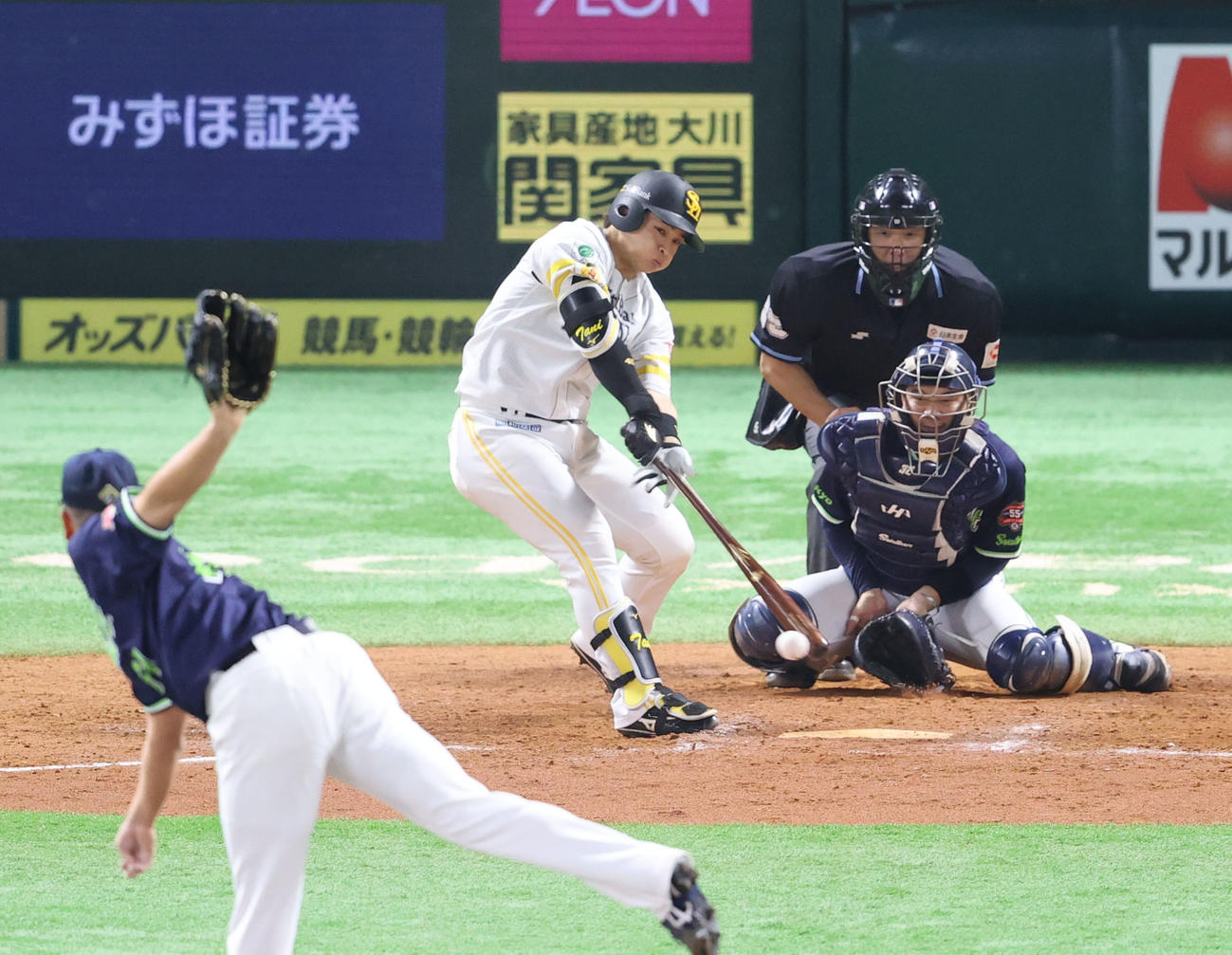 ソフトバンク対ヤクルト　9回裏ソフトバンク2死二、三塁、谷川原は右前にサヨナラ安打を放つ（撮影・梅根麻紀）