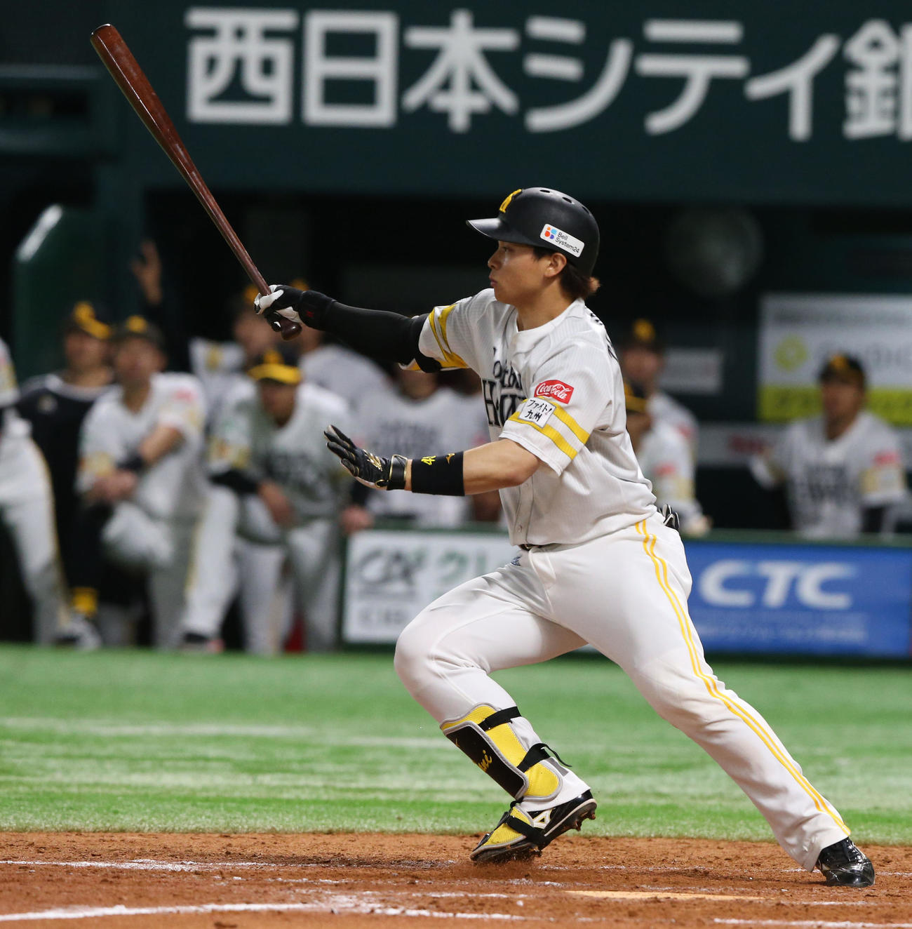 ソフトバンク対ヤクルト　9回裏ソフトバンク2死二、三塁、谷川原はサヨナラとなる右前適時打を放つ（撮影・冨田成美）