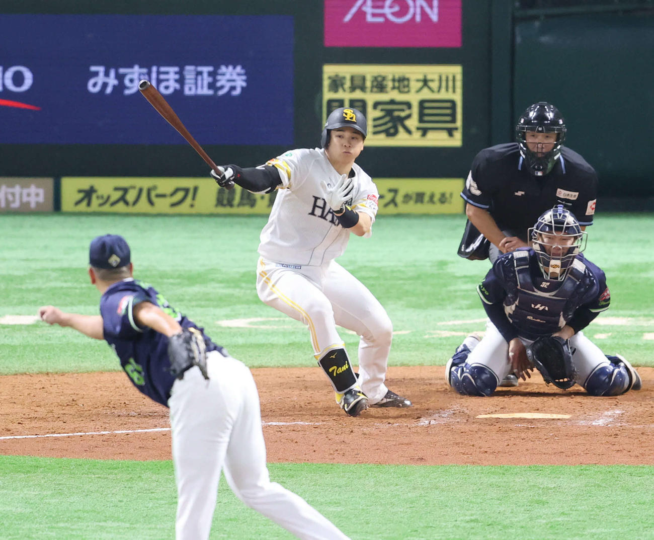 ソフトバンク対ヤクルト　9回裏ソフトバンク2死二、三塁、谷川原は右前にサヨナラ安打を放つ（撮影・梅根麻紀）