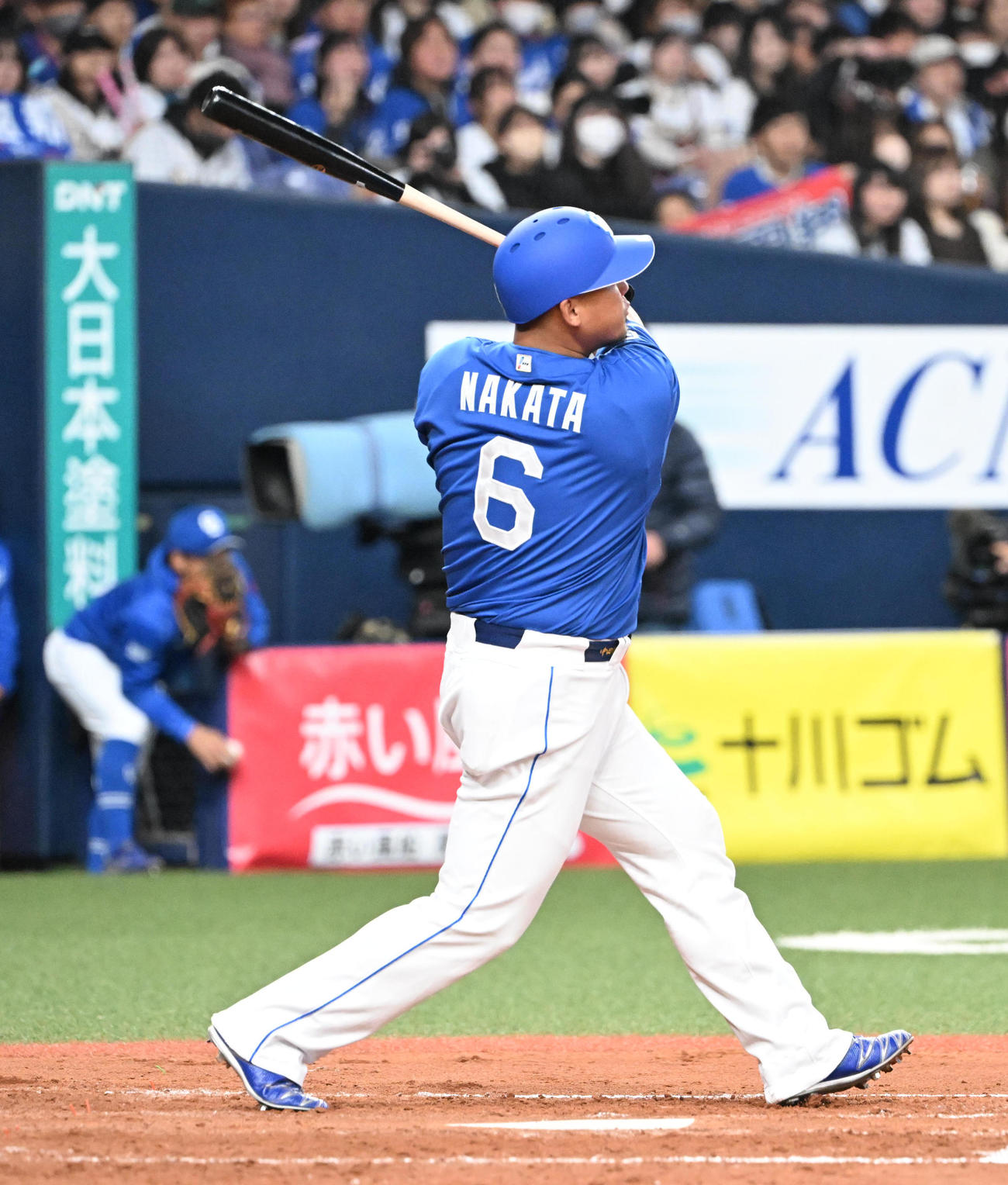 オリックス対中日　4回表中日1死、左越えソロ本塁打を放つ中田（撮影・和賀正仁）