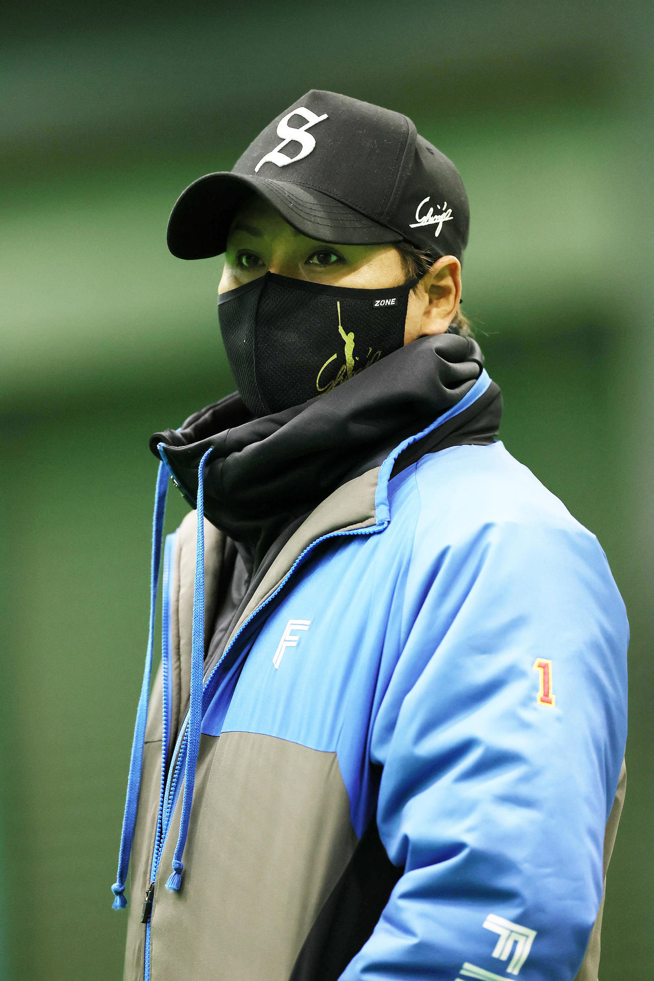 練習を見つめる日本ハム新庄監督（撮影・足立雅史）
