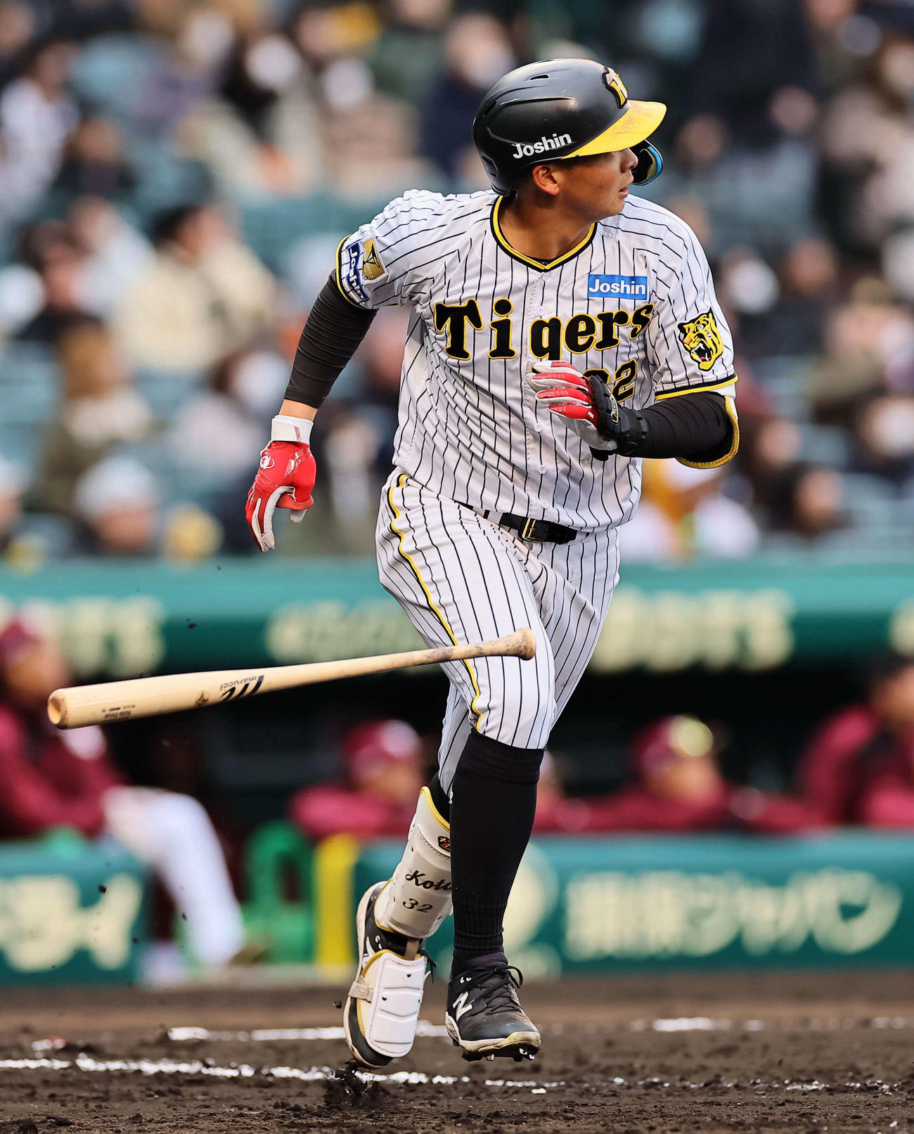 阪神対楽天　7回裏阪神1死二塁、井上は左翼をフェンス直撃する適時二塁打を放つ（撮影・上田博志）