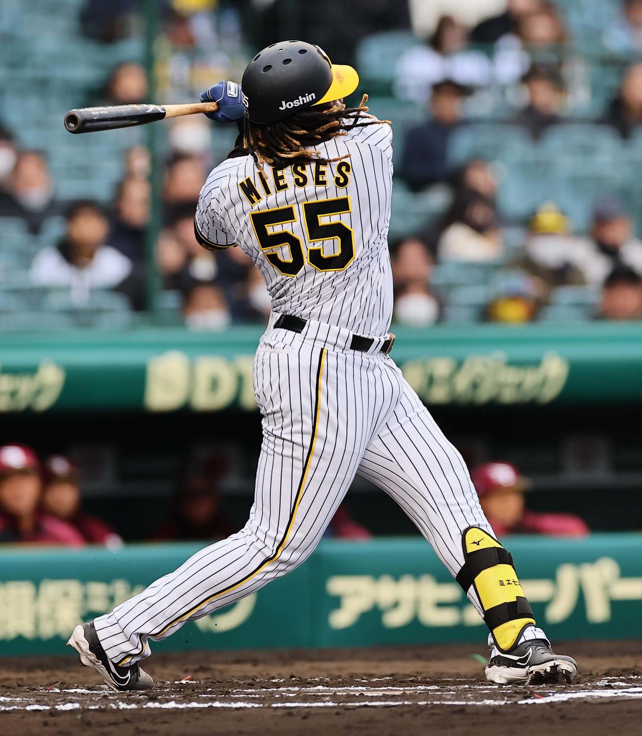 阪神対楽天オープン戦　6回裏阪神無死、ミエセスは三振に倒れる（撮影・上田博志）