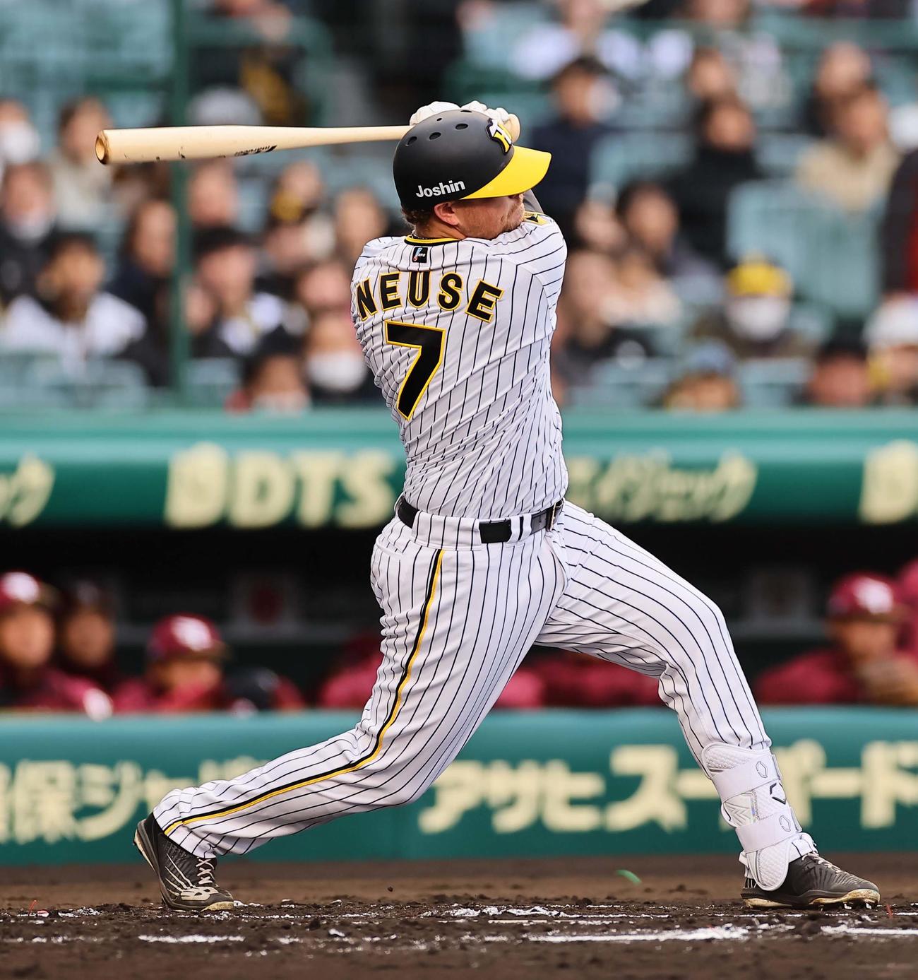 阪神対楽天オープン戦　1回裏阪神2死、ノイジーは遊ゴロに倒れる（撮影・上田博志）