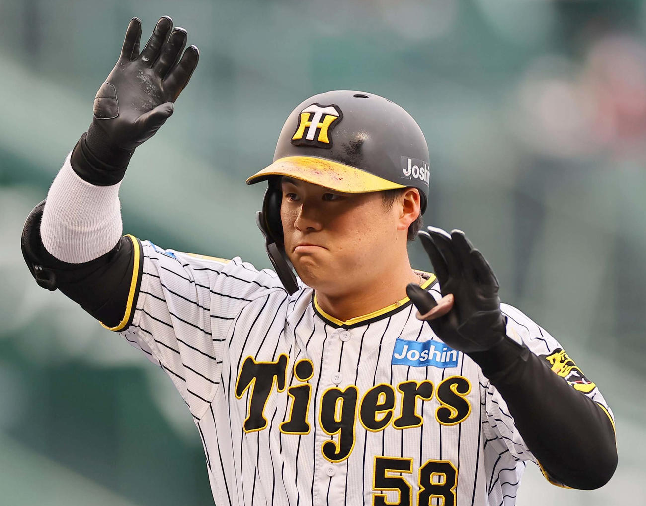 阪神対楽天オープン戦　2回裏阪神1死二塁、前川は右前打を放つ（撮影・上田博志）