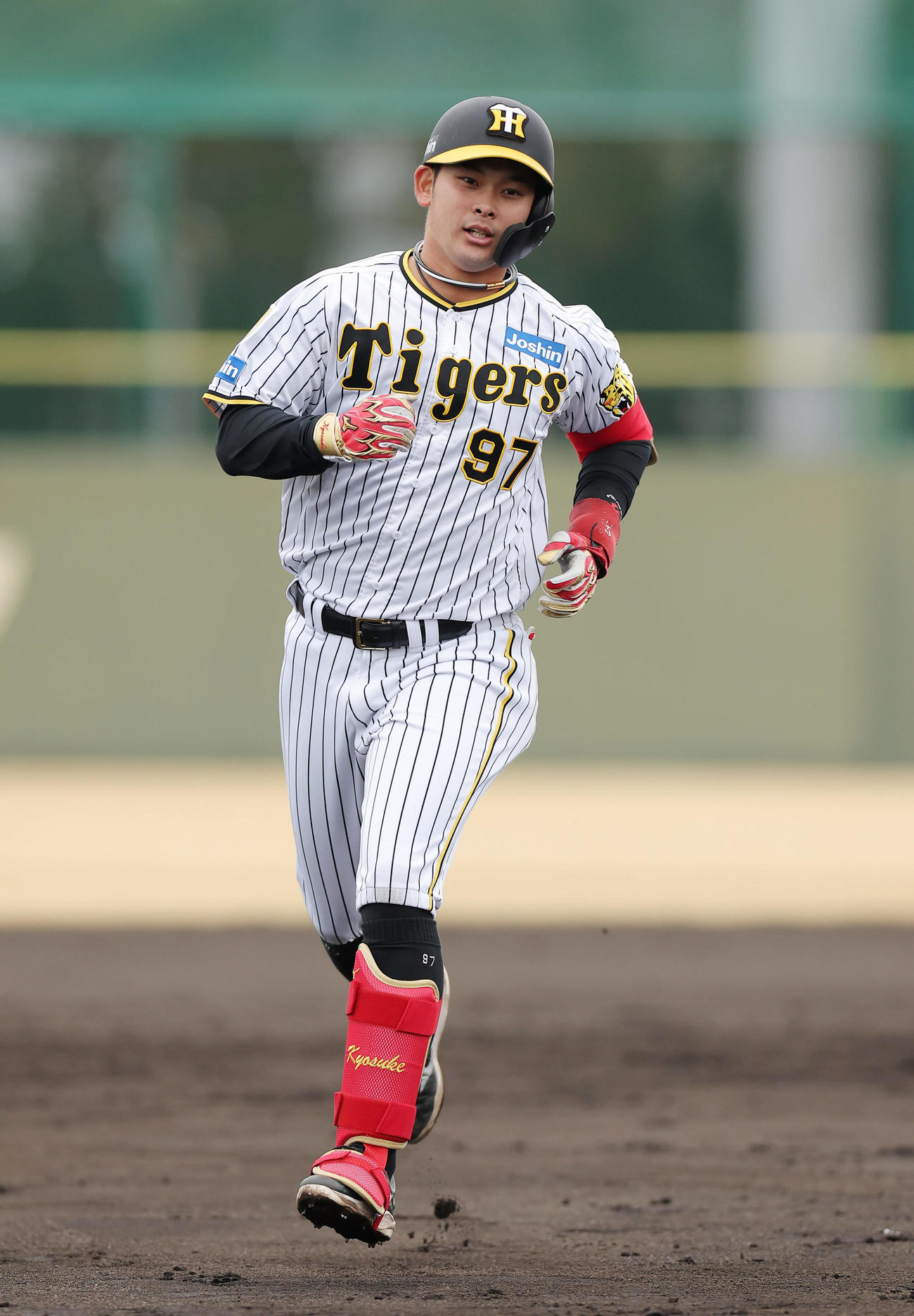 教育リーグのソフトバンク戦で左越え本塁打を放った野口（撮影・前田充）