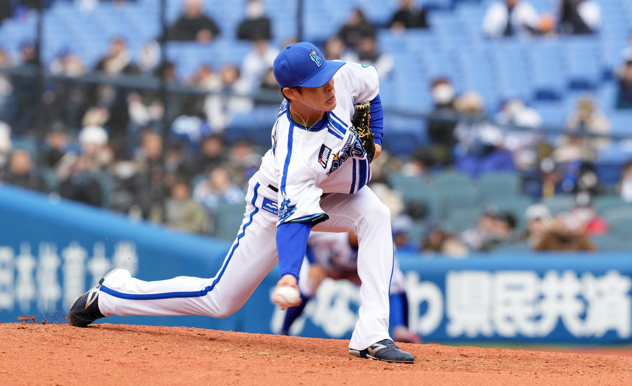 DeNA対ロッテ　5回からマウンドに上がったDeNA中川颯（撮影・たえ見朱実）