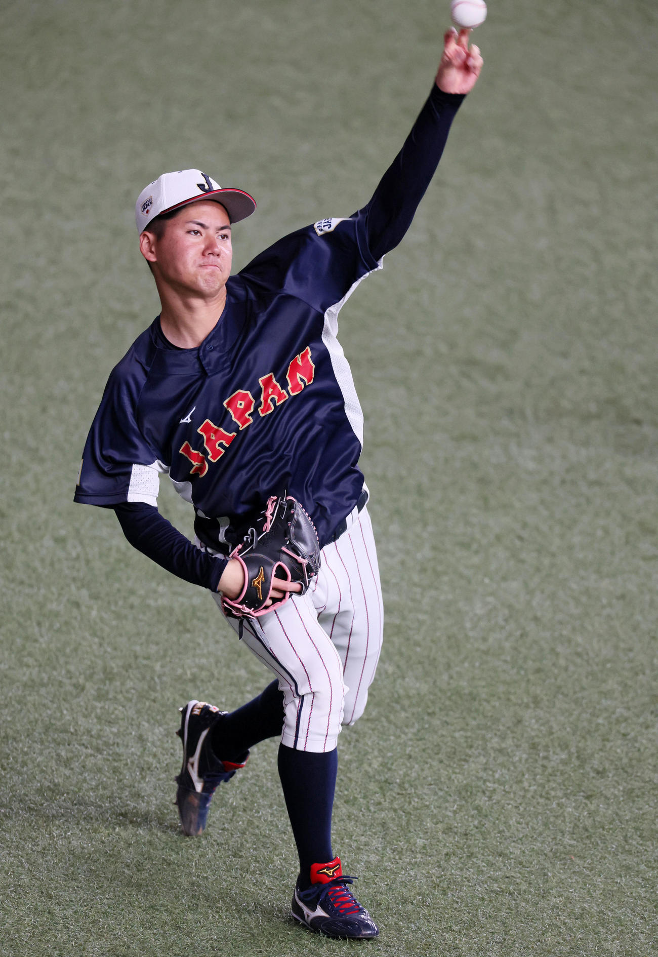 侍ジャパン対欧州代表　キャッチボールする金丸（撮影・加藤哉）