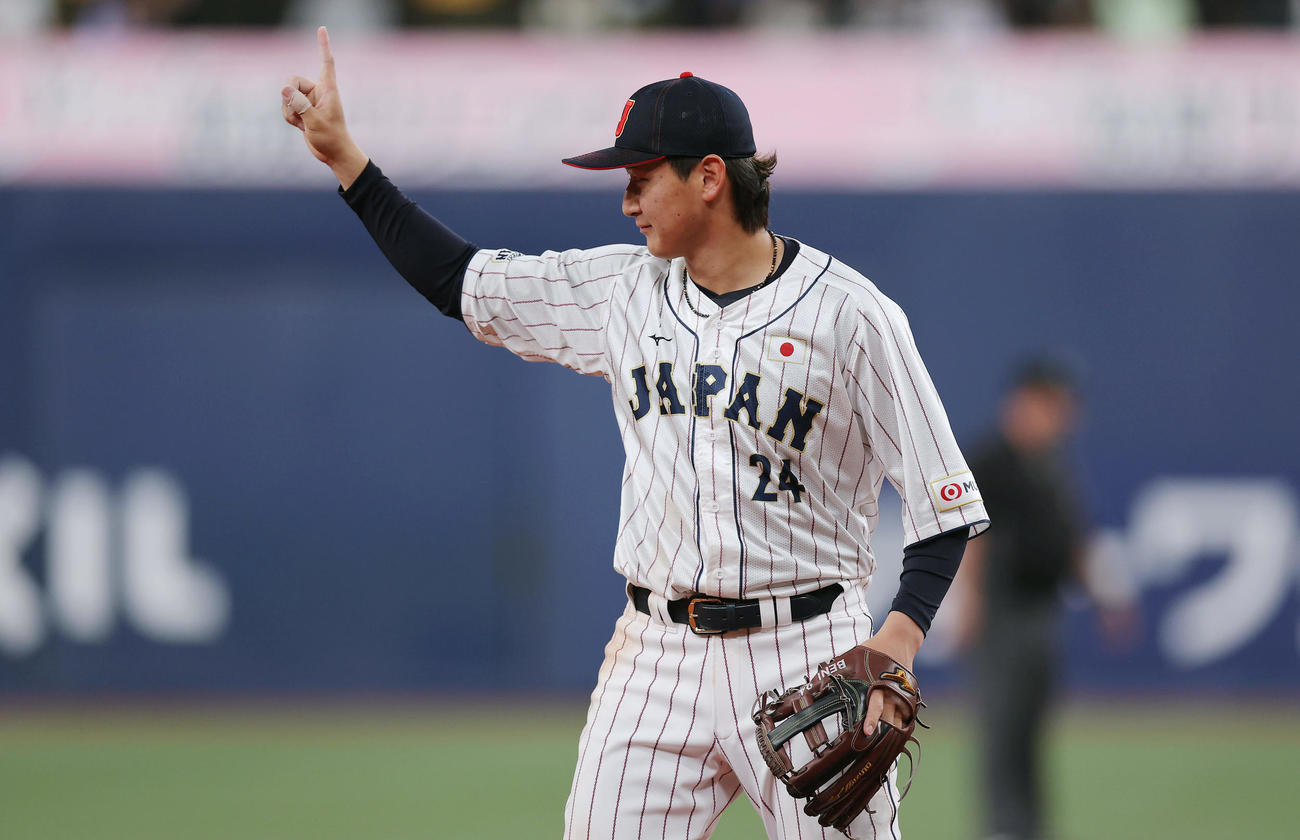 日本対欧州　6回表欧州無死、ベルトレの三邪飛を好捕した紅林（撮影・前田充）