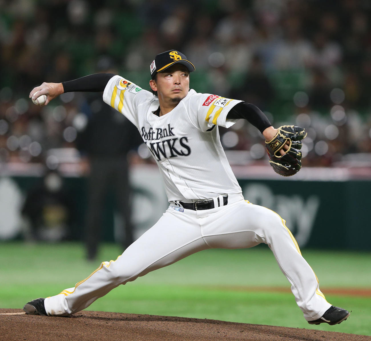 ソフトバンク対ヤクルト　ソフトバンク先発の東浜は4回を無失点に抑える（撮影・冨田成美）