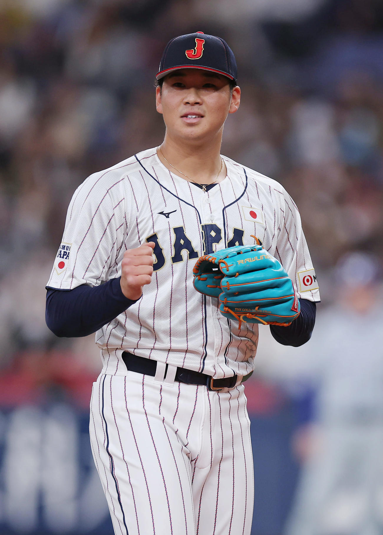 日本対欧州　6回表、三塁手紅林の好守に笑顔を見せる山下（撮影・前田充）