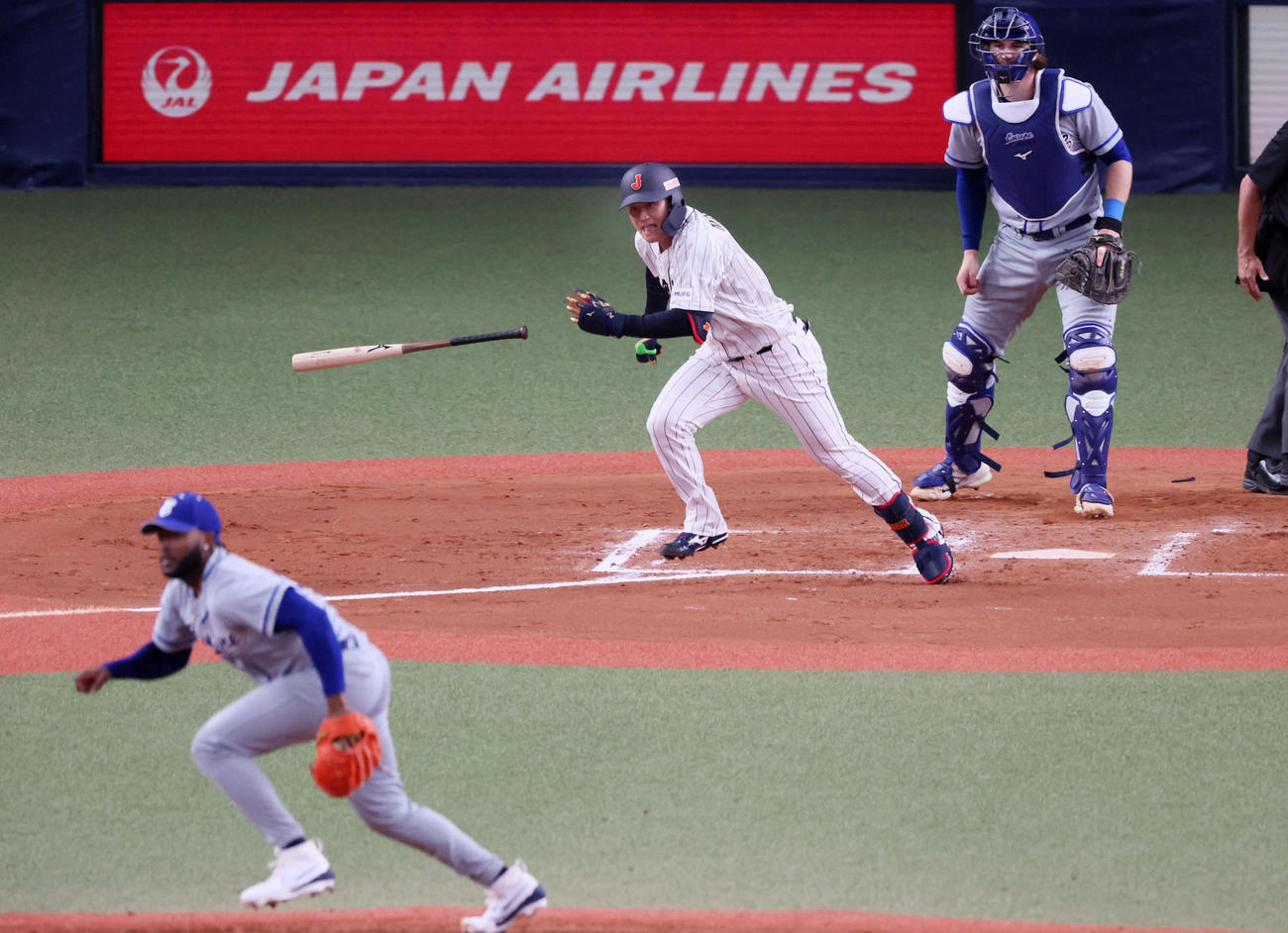 日本対欧州　6回裏日本2死満塁、森下は二ゴロに倒れる。投手はファンフルプ（撮影・加藤哉）