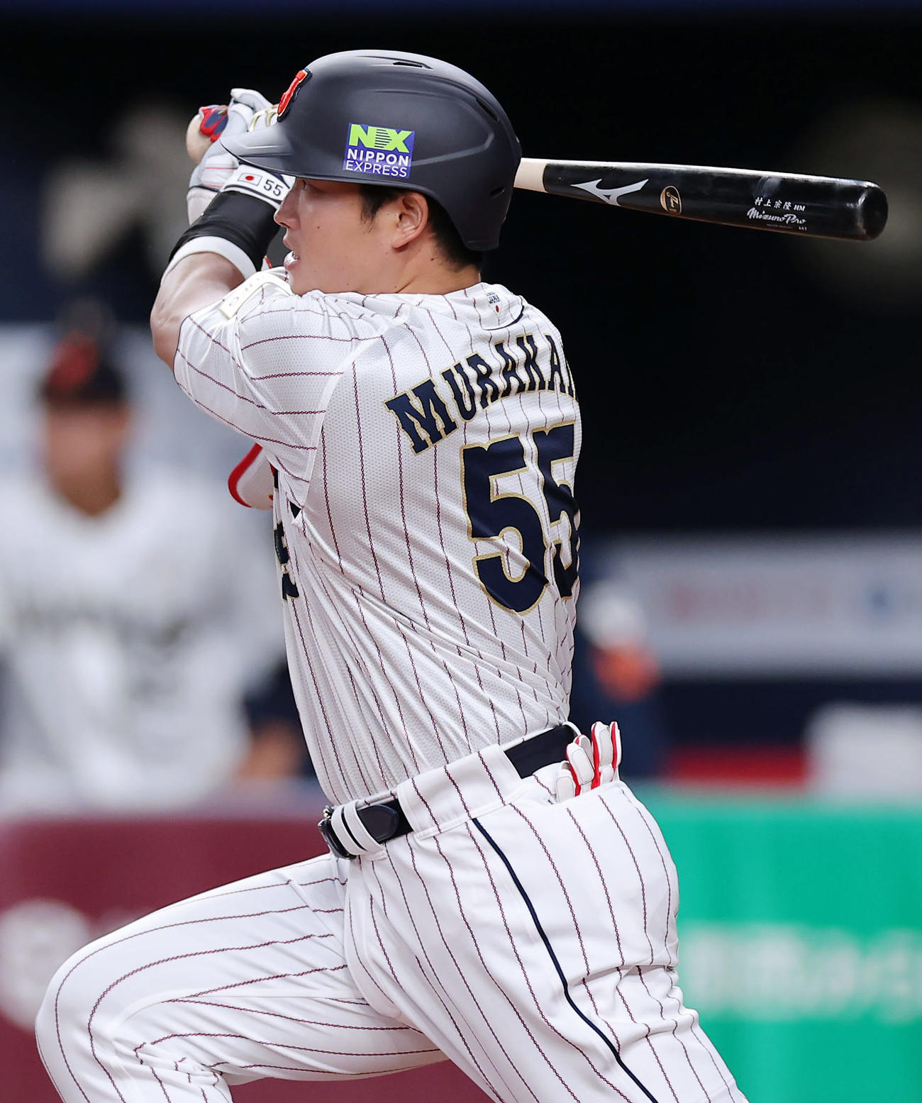 日本対欧州　1回裏日本1死二、三塁、先制の右前適時打を放つ村上（撮影・前田充）