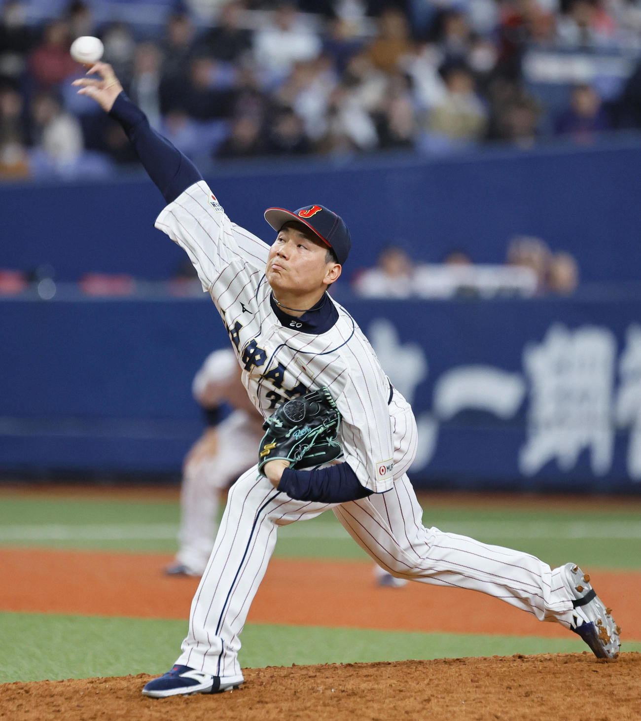 日本対欧州　9回に登板した日本栗林（撮影・藤尾明華）