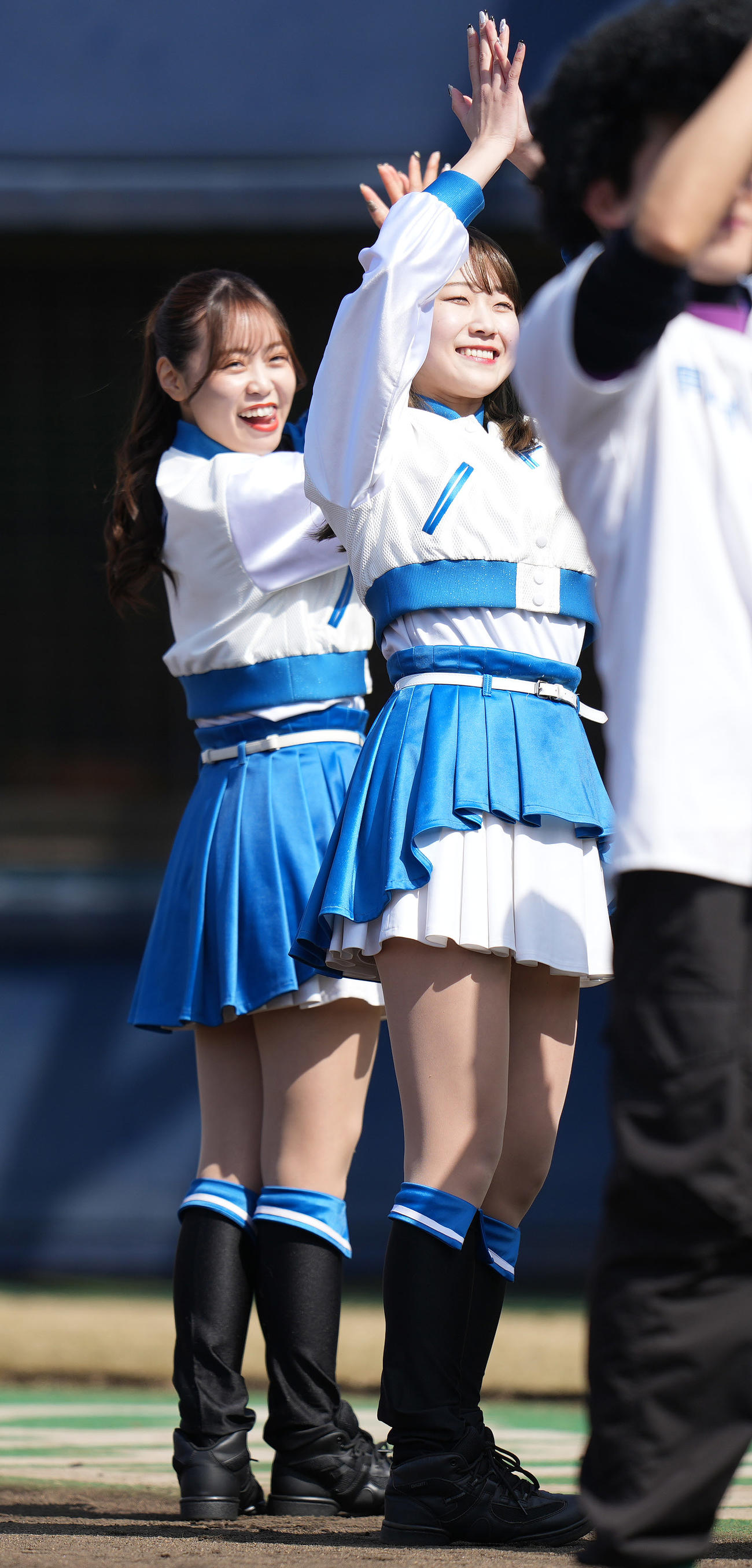 日本ハム対西武　試合前、会場を盛り上げるファイターズガール（撮影・鈴木みどり）