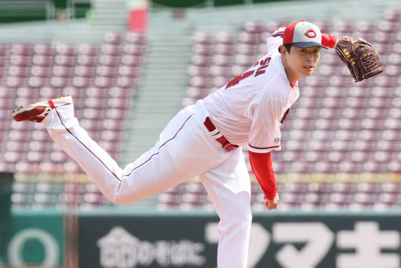 全体練習で、シート打撃に登板の広島大瀬良（撮影・加藤孝規）