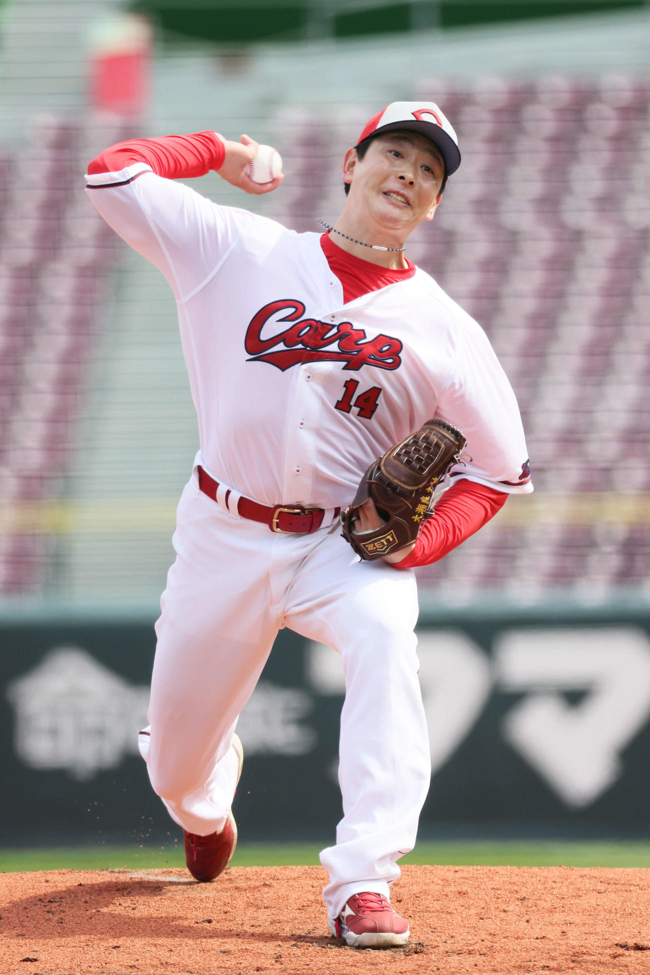 全体練習で、シート打撃に登板の広島大瀬良（撮影・加藤孝規）