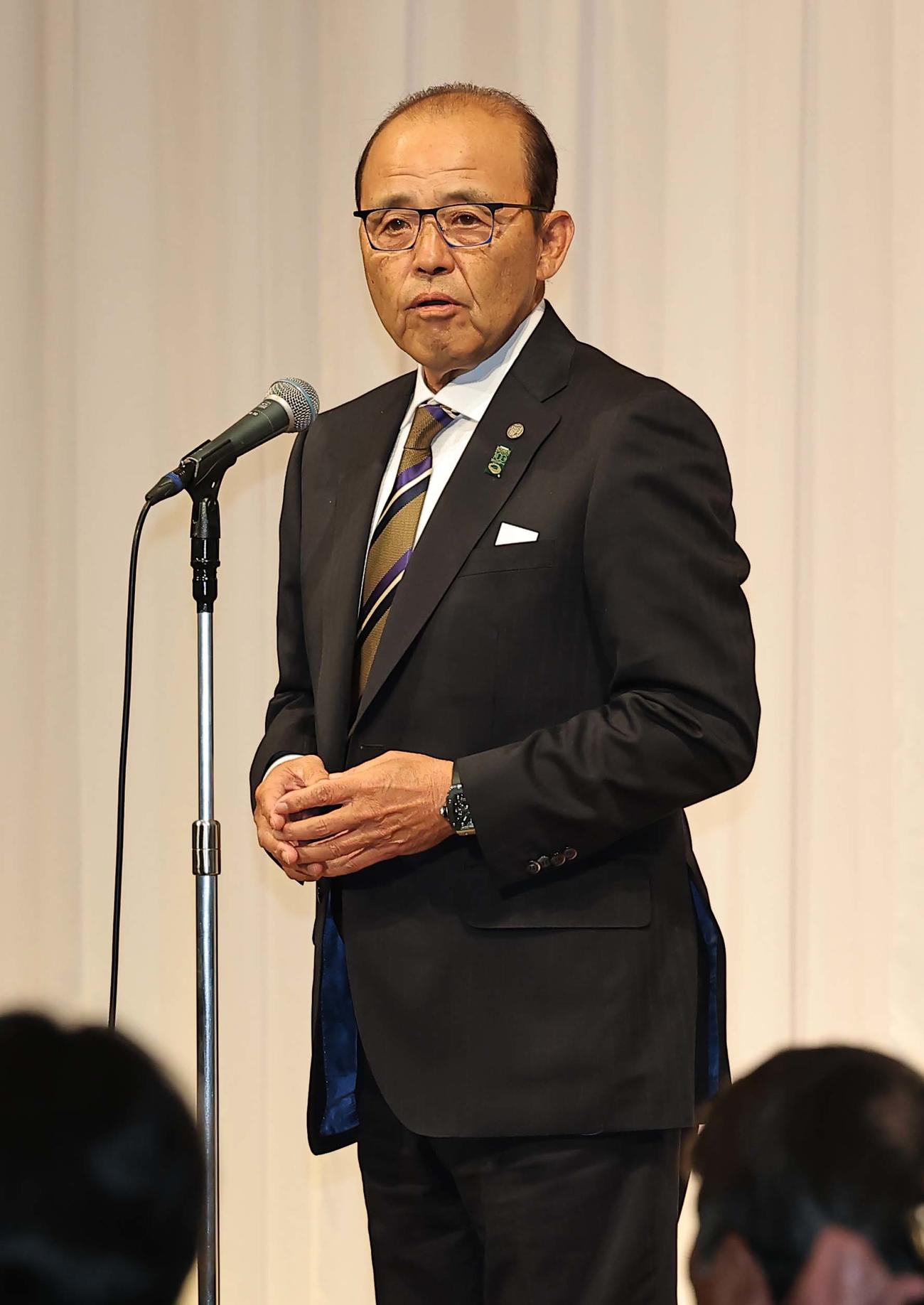 激励会で開幕投手に青柳を指名した岡田監督（撮影・上田博志）