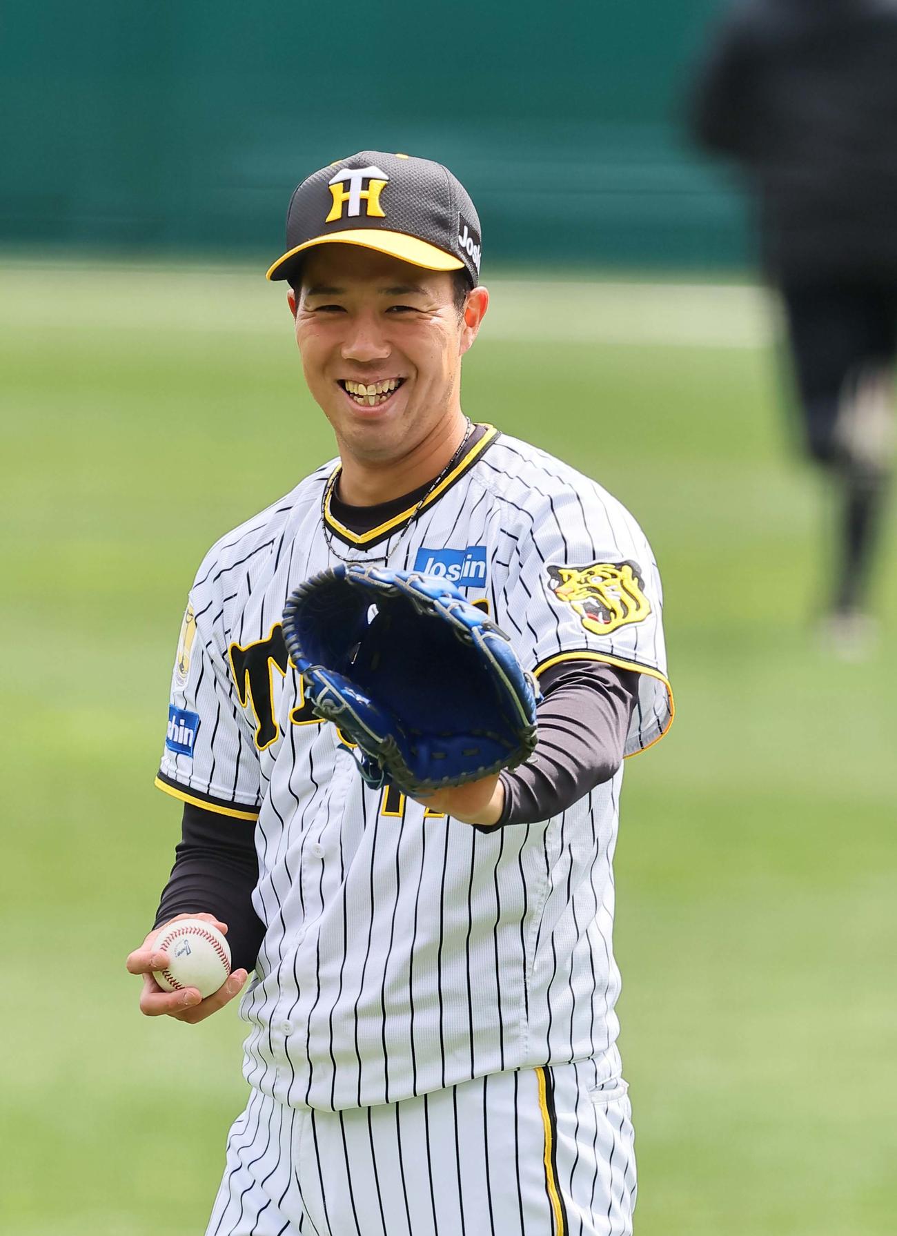 満面の笑みを見せる青柳（撮影・上田博志）