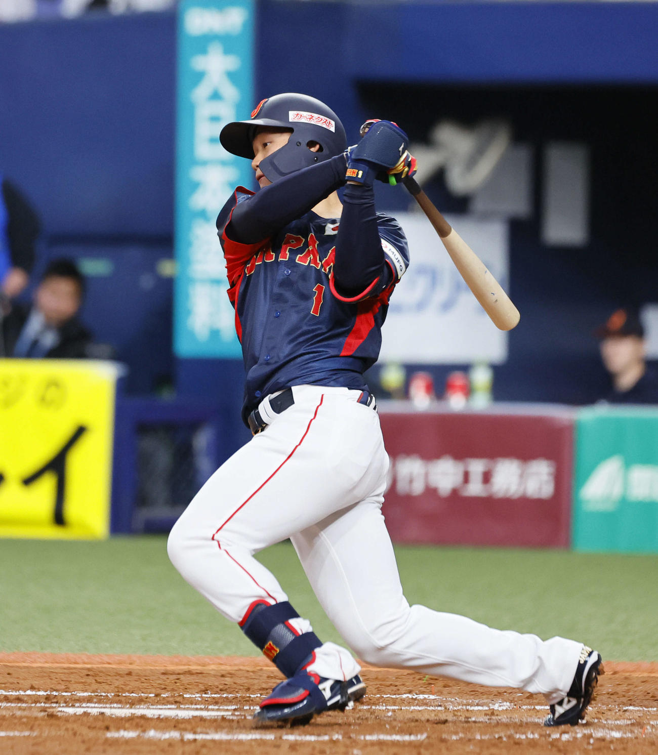 欧州対日本　3回表日本1死一塁、森下翔は左前打を放つ（撮影・藤尾明華）