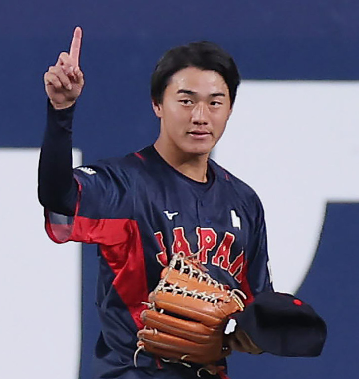 欧州対日本　7回裏欧州無死、セラサの中飛を好捕した西川（撮影・前田充）