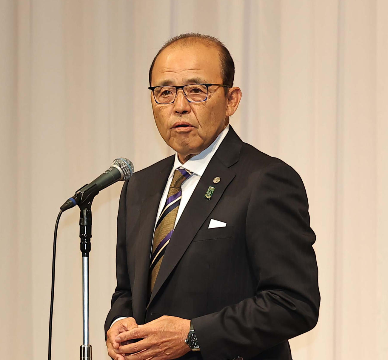 激励会で開幕投手に青柳を指名した岡田監督（撮影・上田博志）