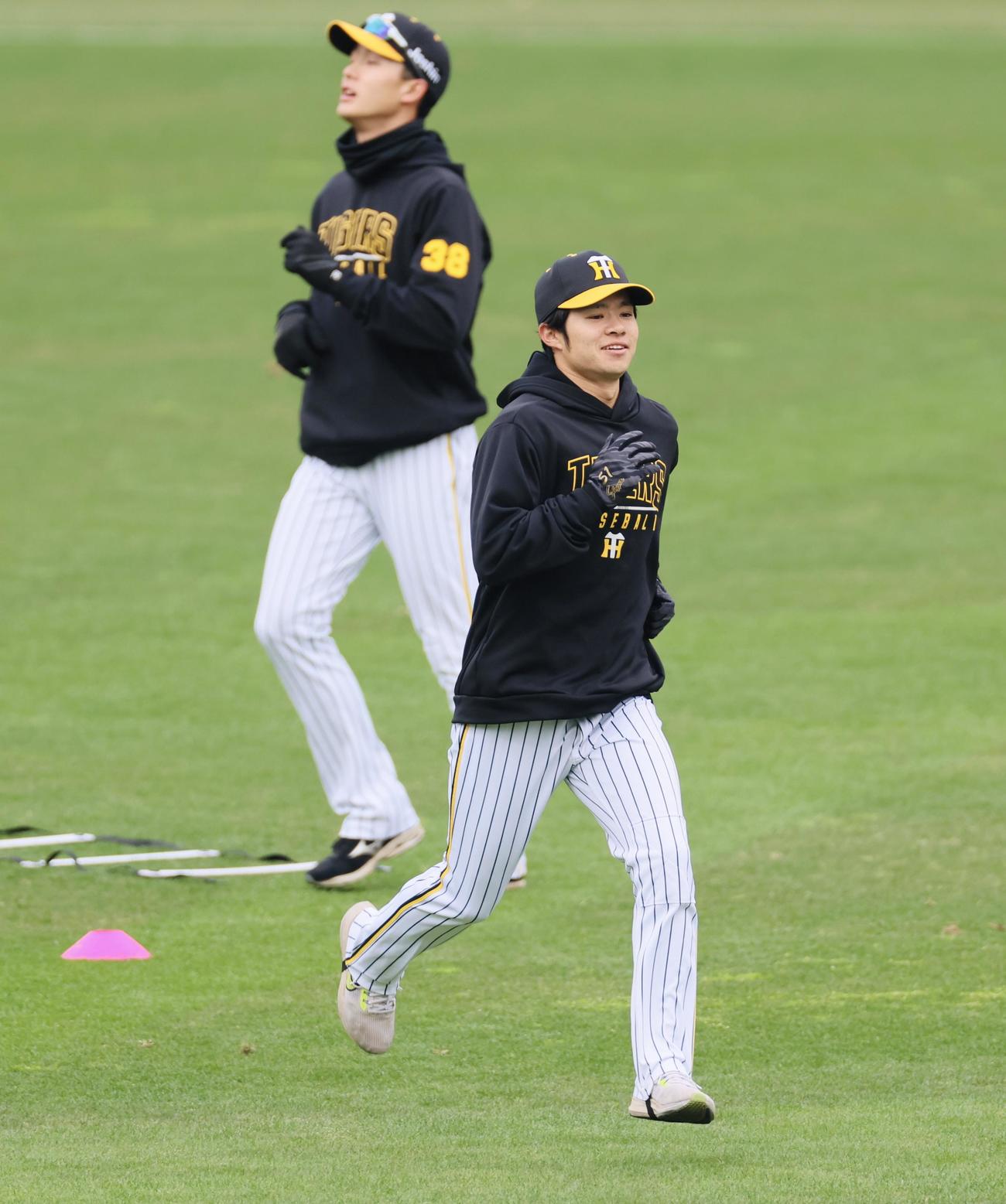 欧州戦から一夜明けウオーミングアップする中野（撮影・加藤哉）