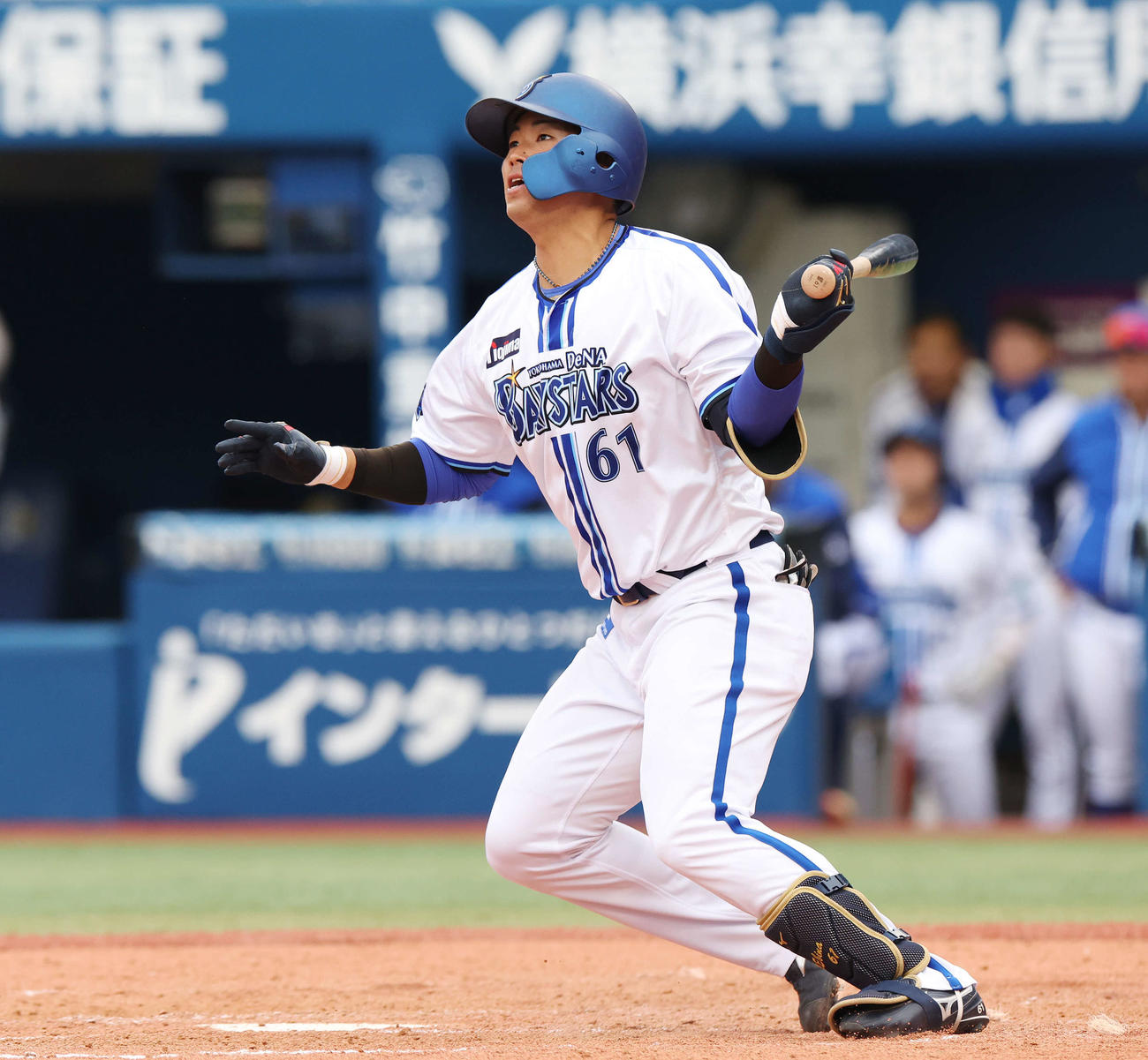 DeNA対日本ハム　9回裏DeNA無死、打つもファウルとなる蝦名（撮影・宮地輝）