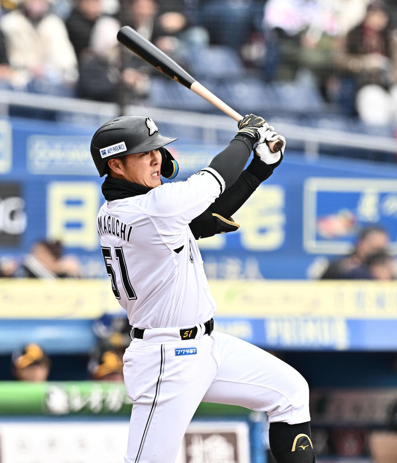 ロッテ対ソフトバンク　4回裏ロッテ無死一、三塁、山口は右前適時打を放つ（撮影・滝沢徹郎）