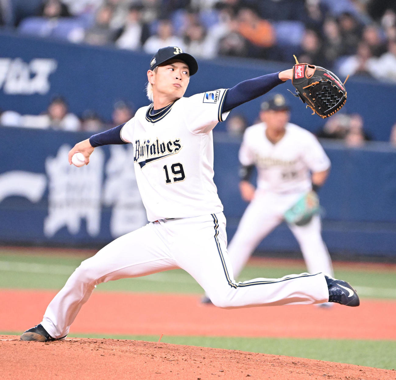 オリックス対巨人　先発するオリックス山岡（撮影・和賀正仁）